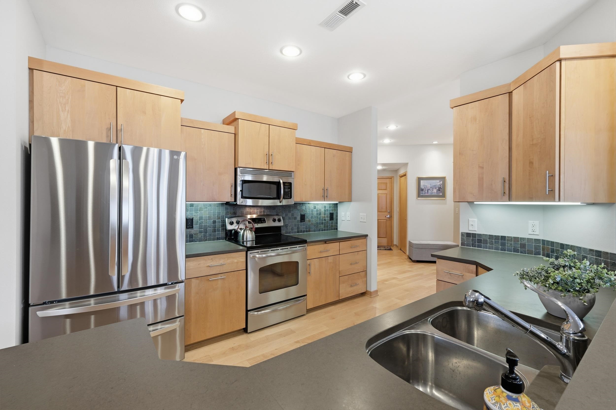 1101 Hamilton Street 204