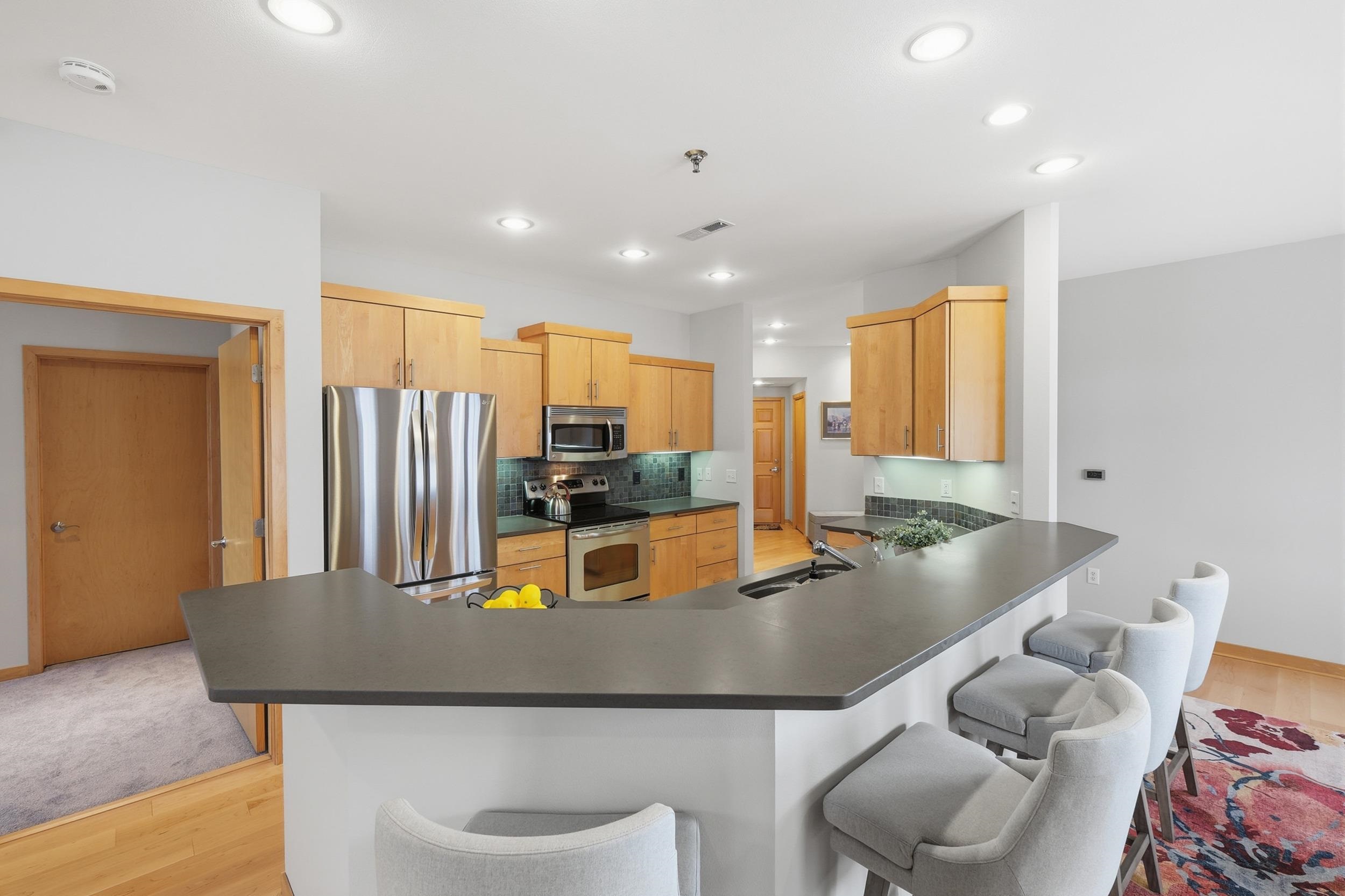 1101 Hamilton Street 204