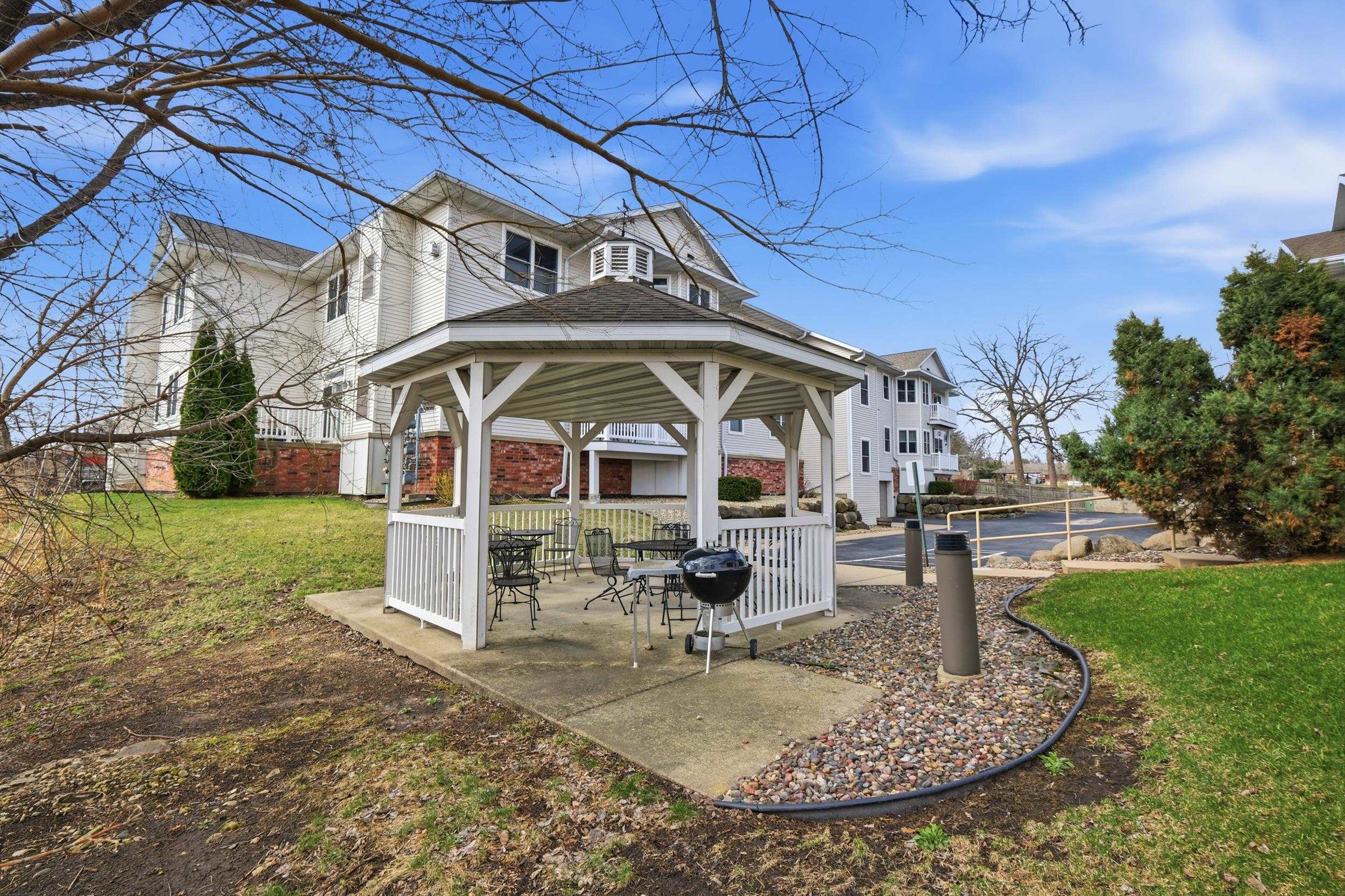 1101 Hamilton Street 204