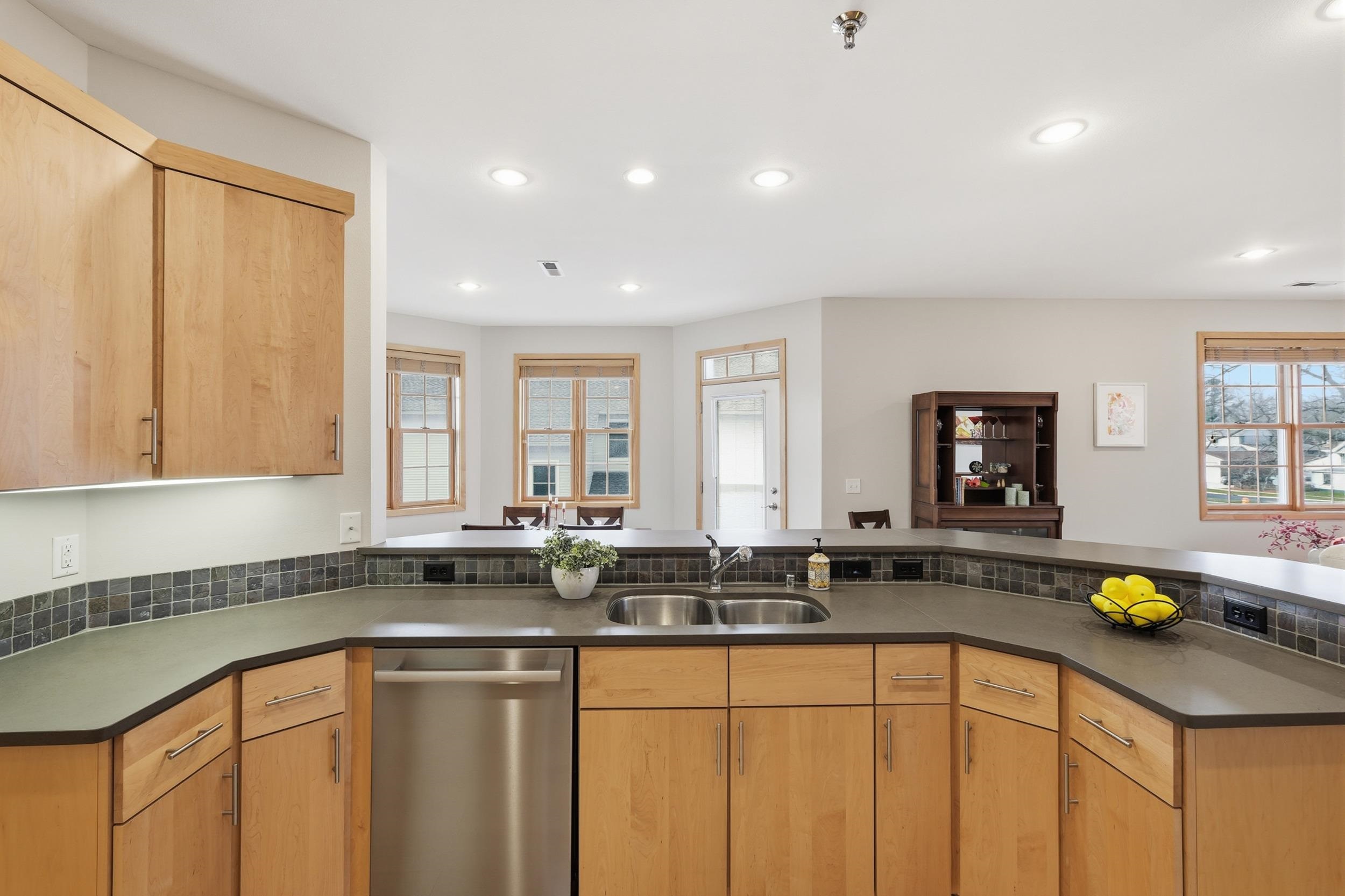 1101 Hamilton Street 204