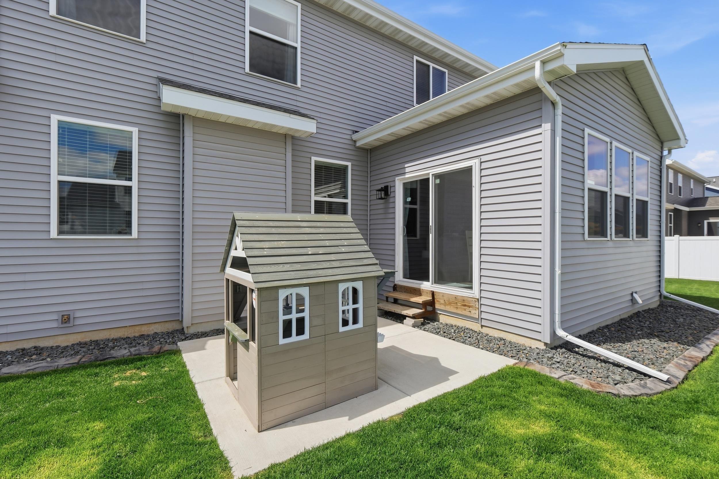 2736 Leo Mary Street