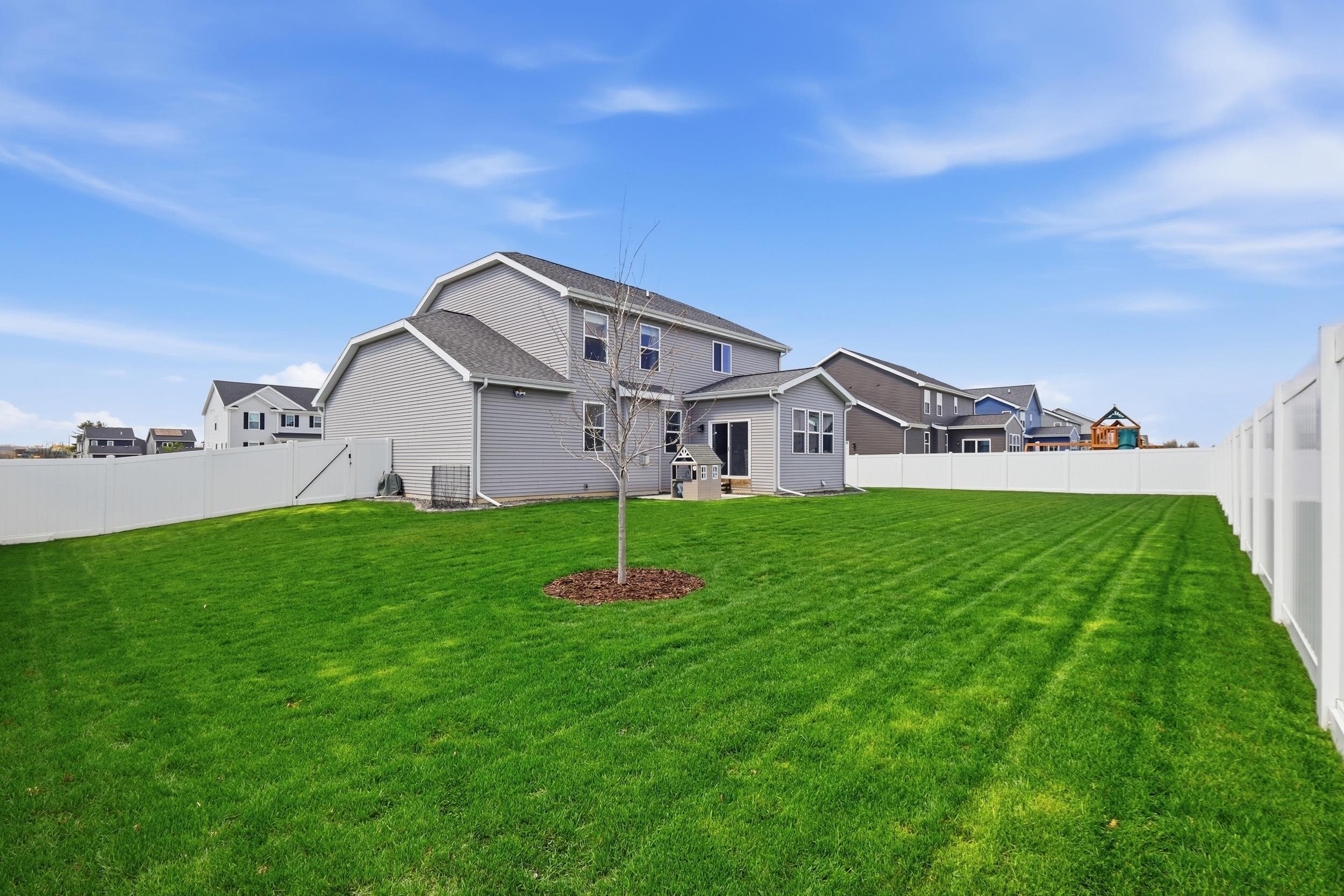 2736 Leo Mary Street