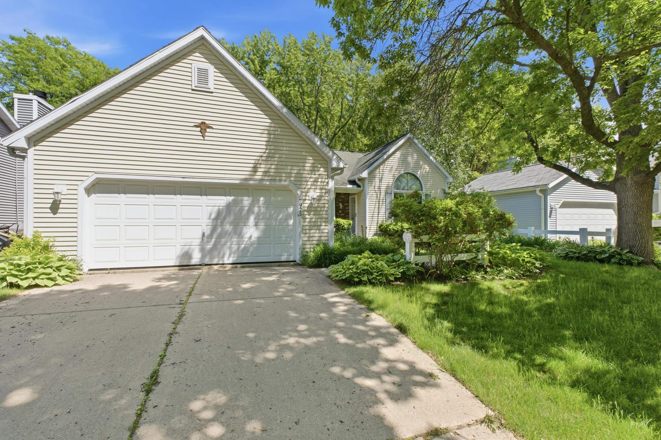7925 W Oakbrook Circle