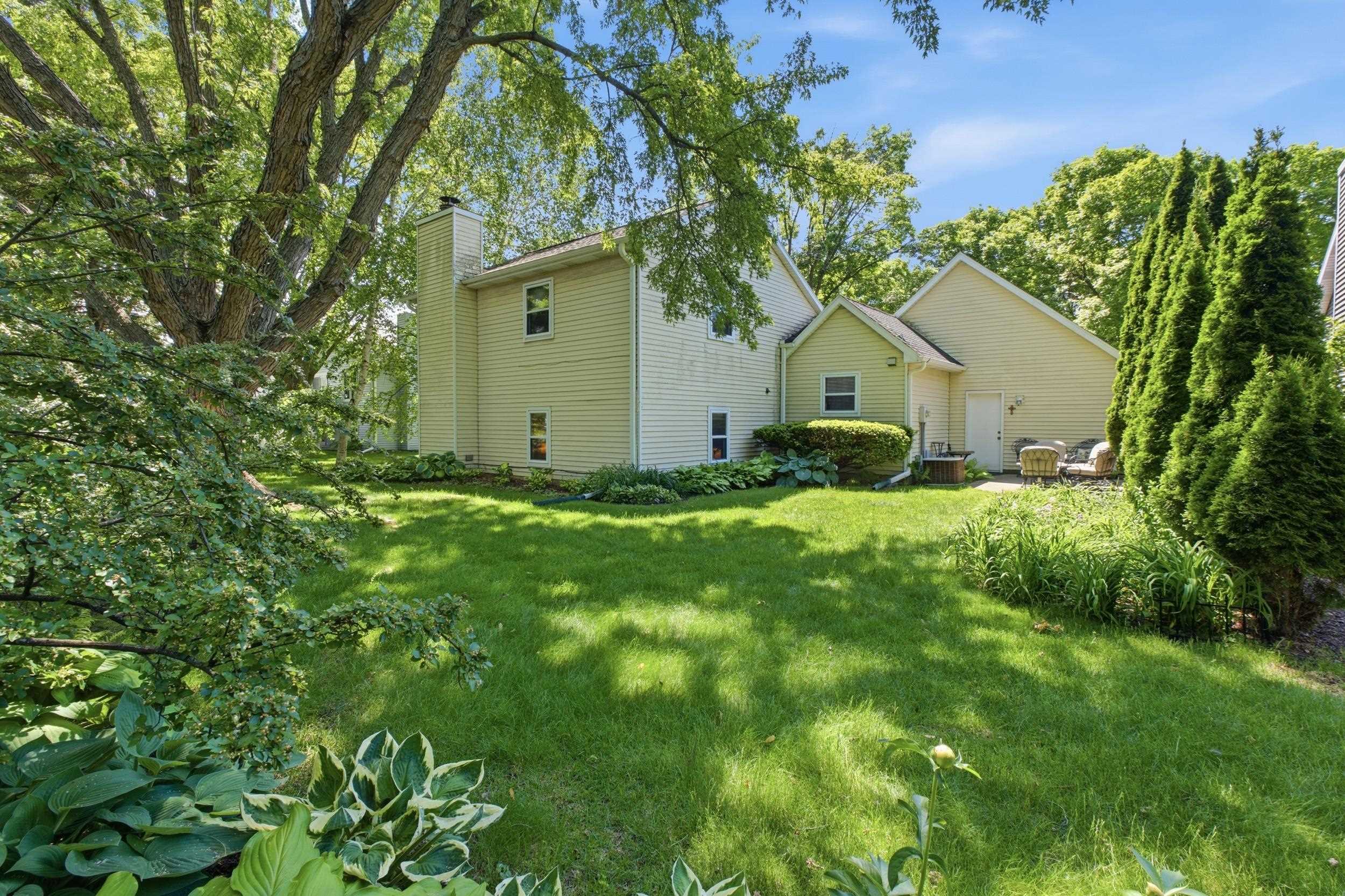 7925 W Oakbrook Circle