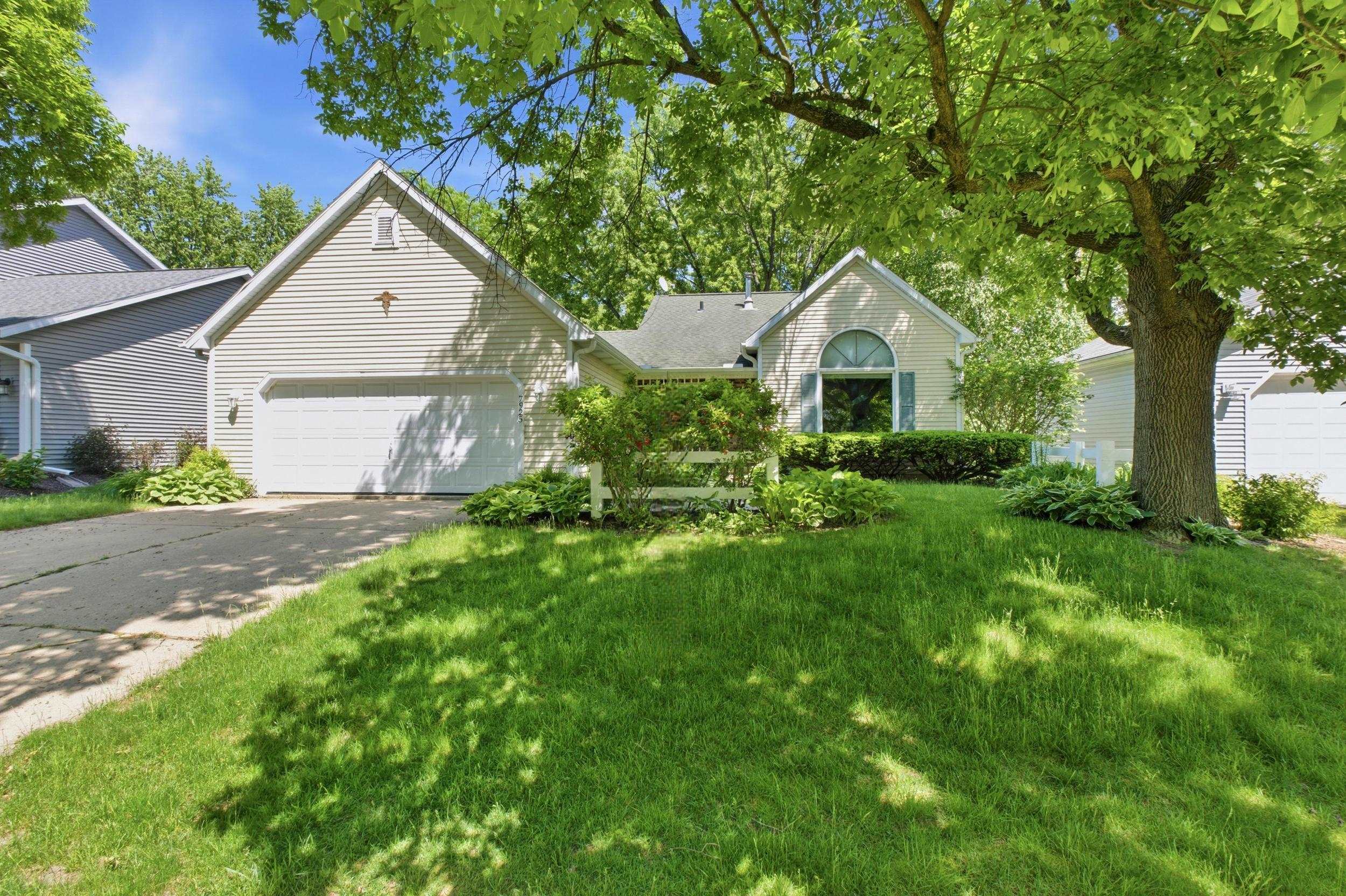 7925 W Oakbrook Circle