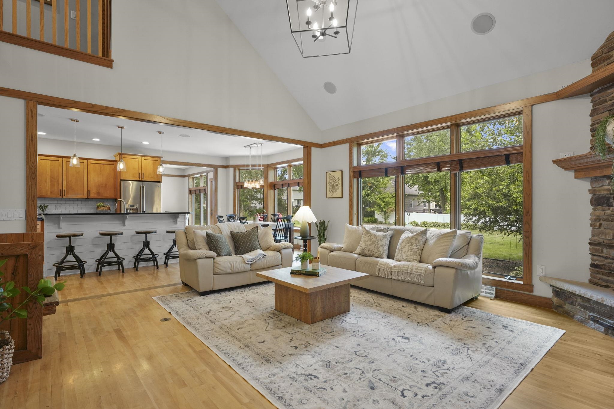5960 Oak Hollow Drive