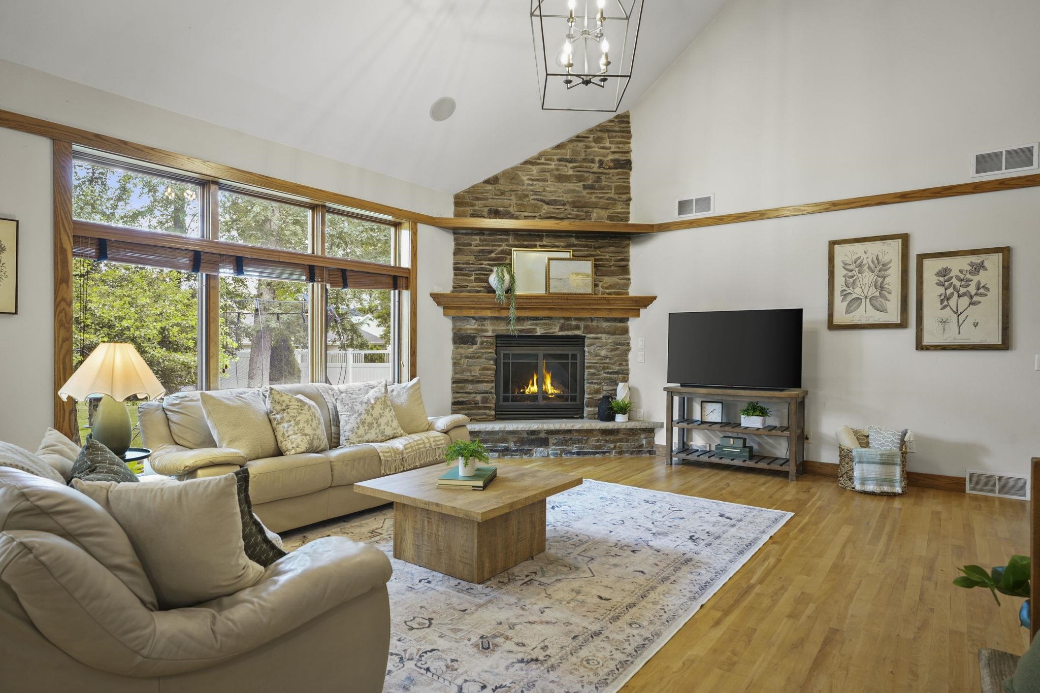 5960 Oak Hollow Drive