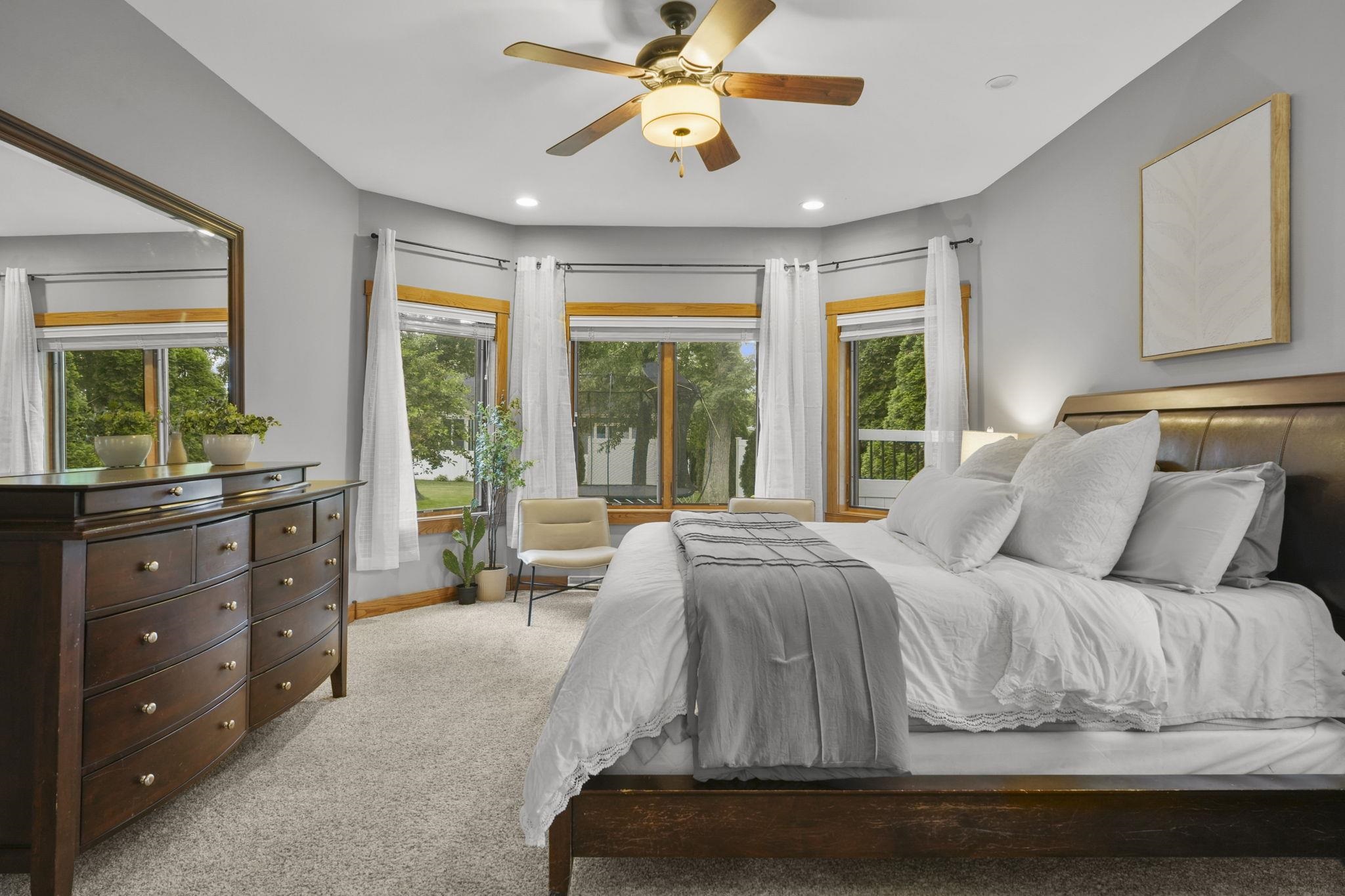 5960 Oak Hollow Drive