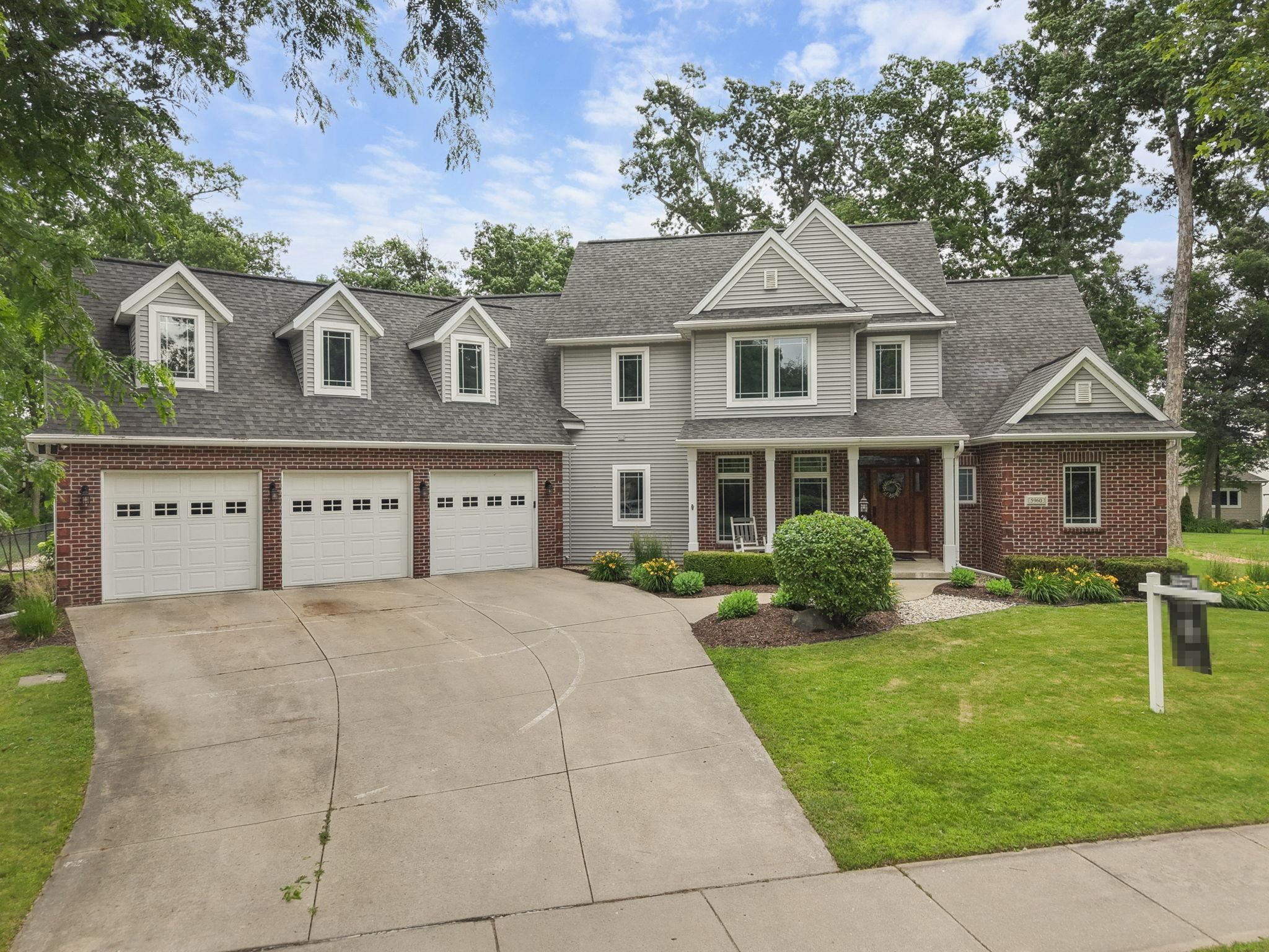 5960 Oak Hollow Drive
