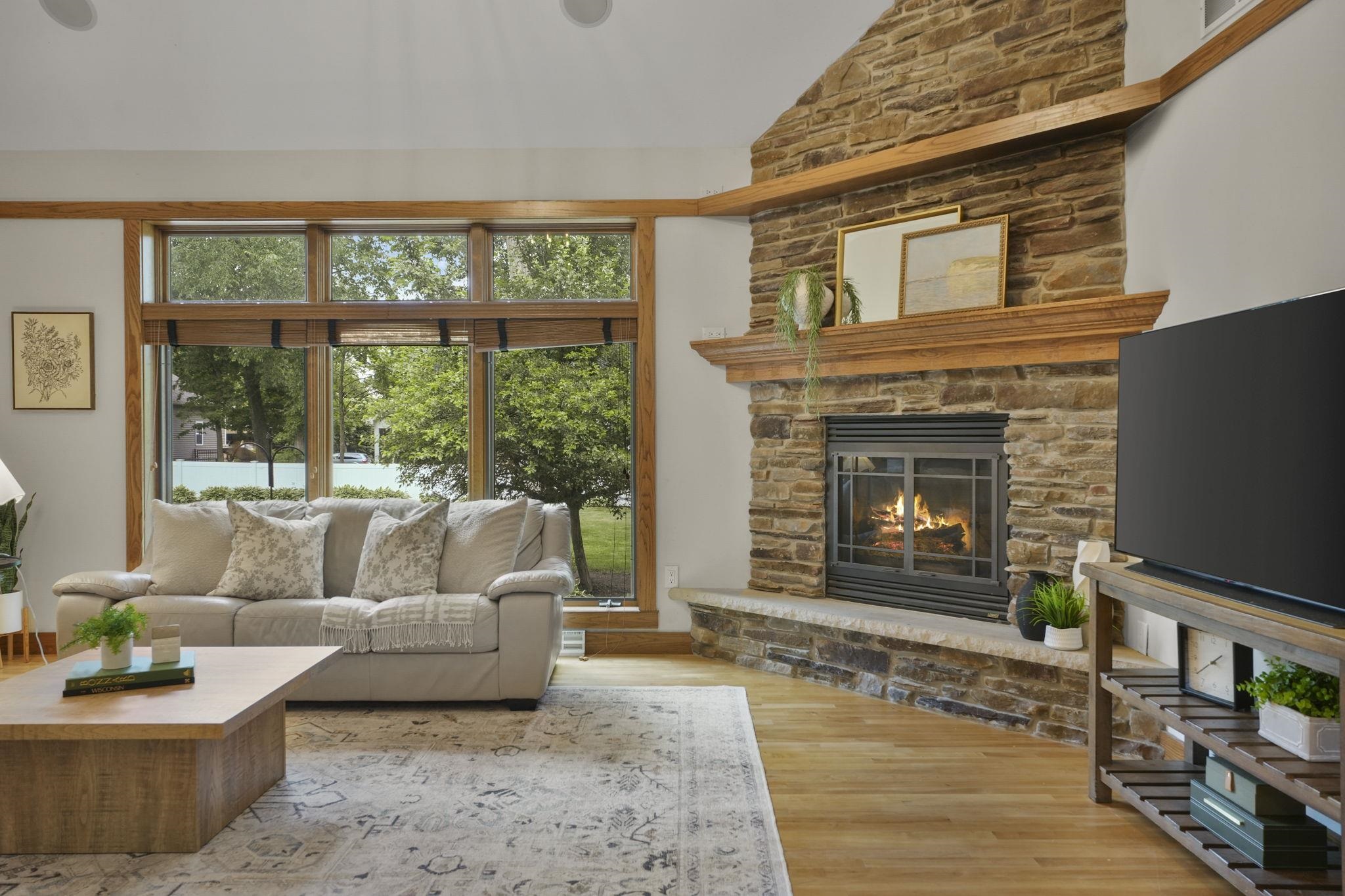 5960 Oak Hollow Drive