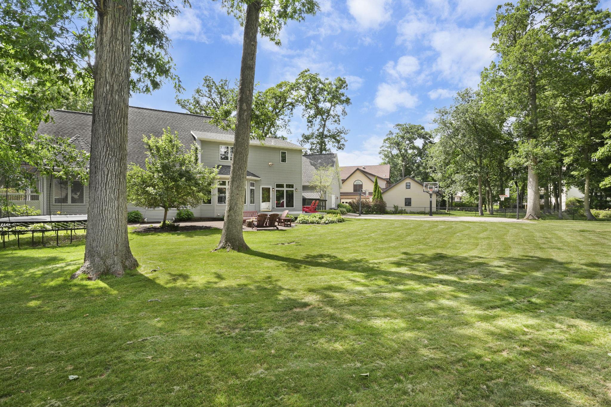 5960 Oak Hollow Drive