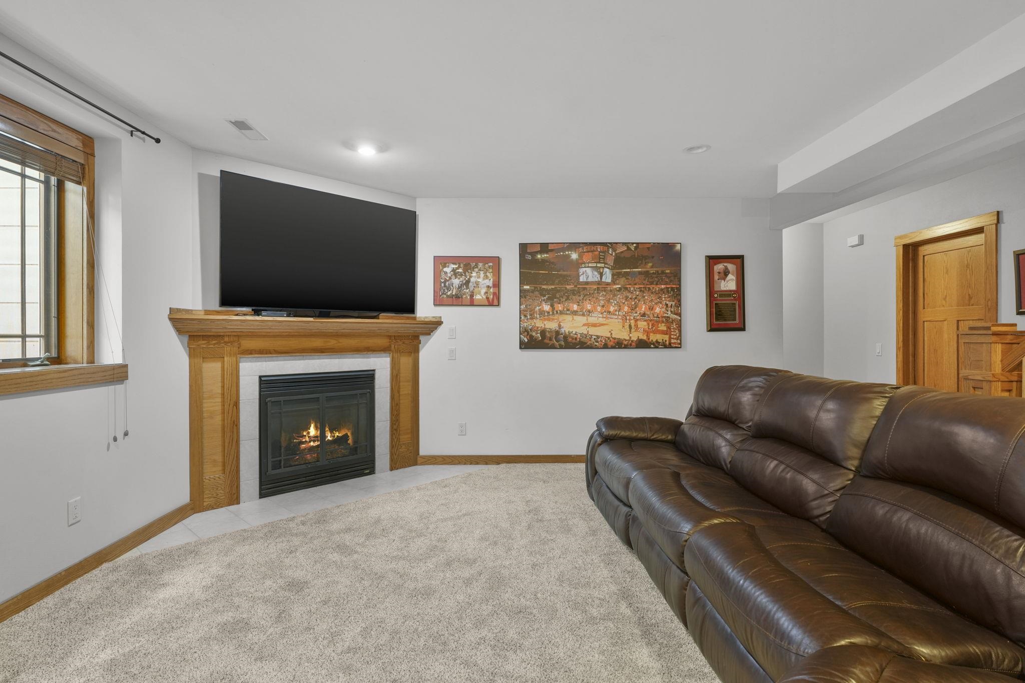5960 Oak Hollow Drive