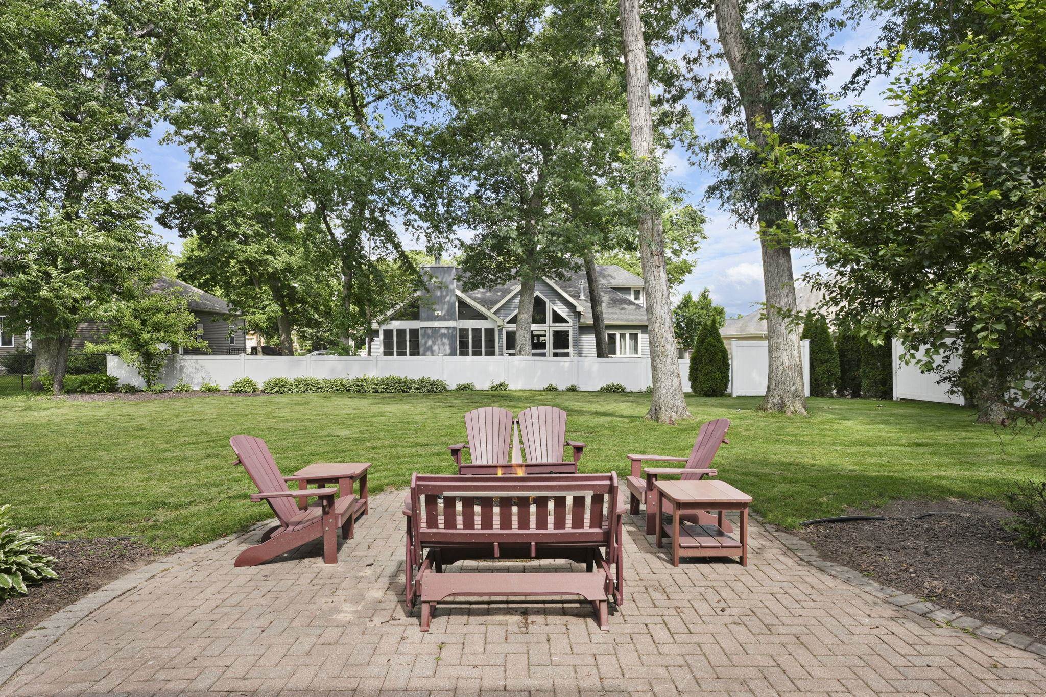 5960 Oak Hollow Drive