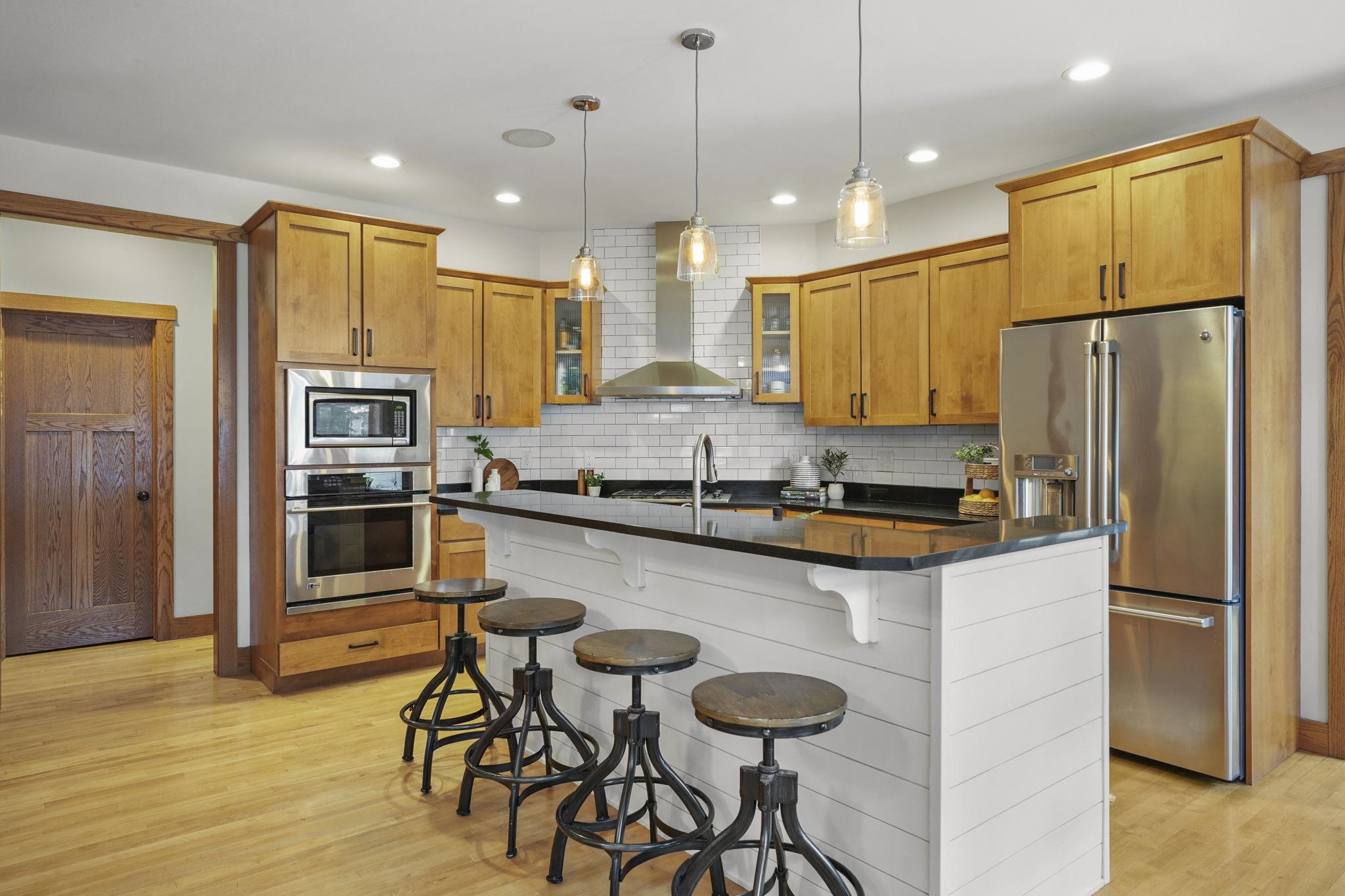 5960 Oak Hollow Drive
