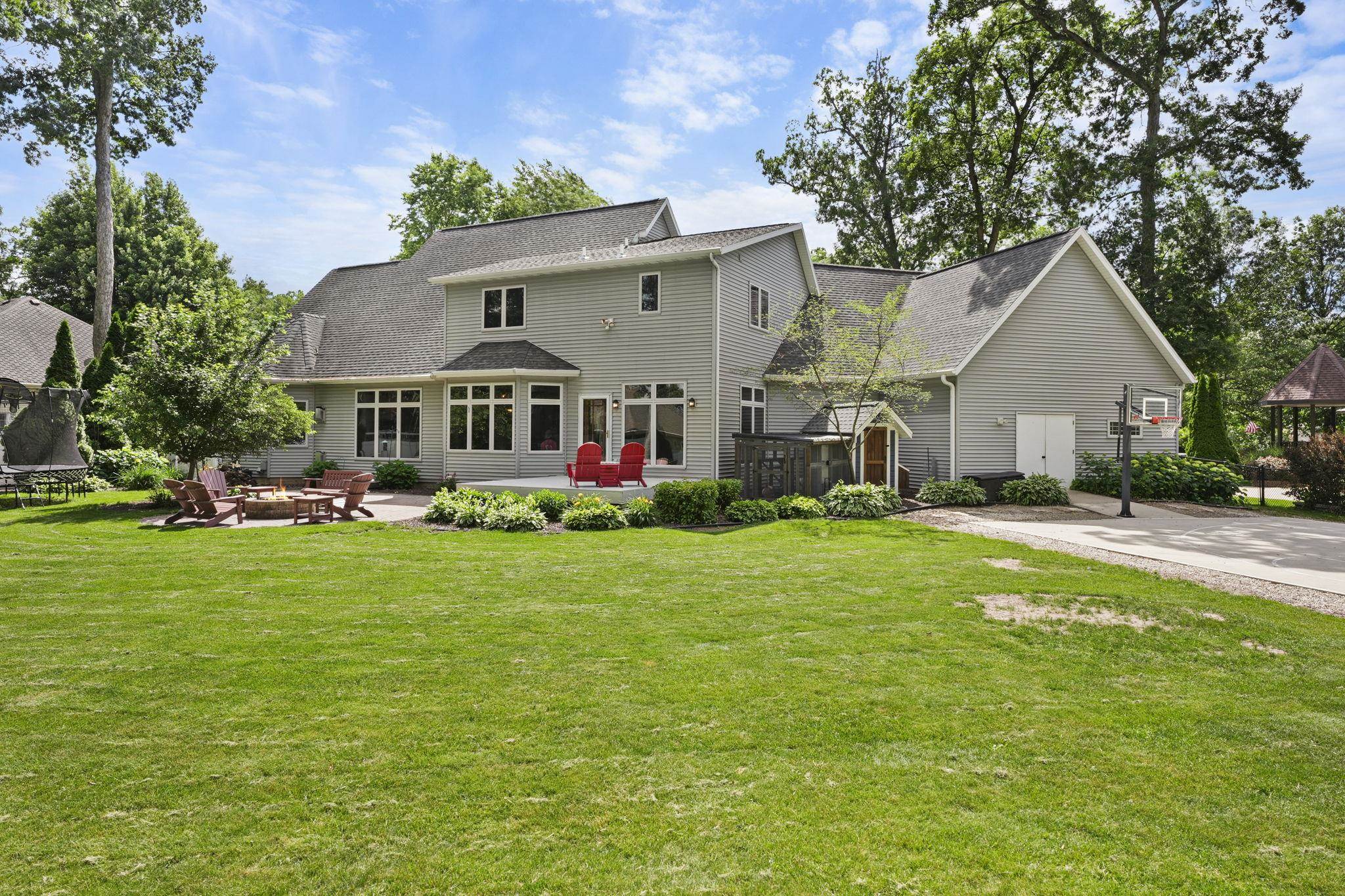5960 Oak Hollow Drive