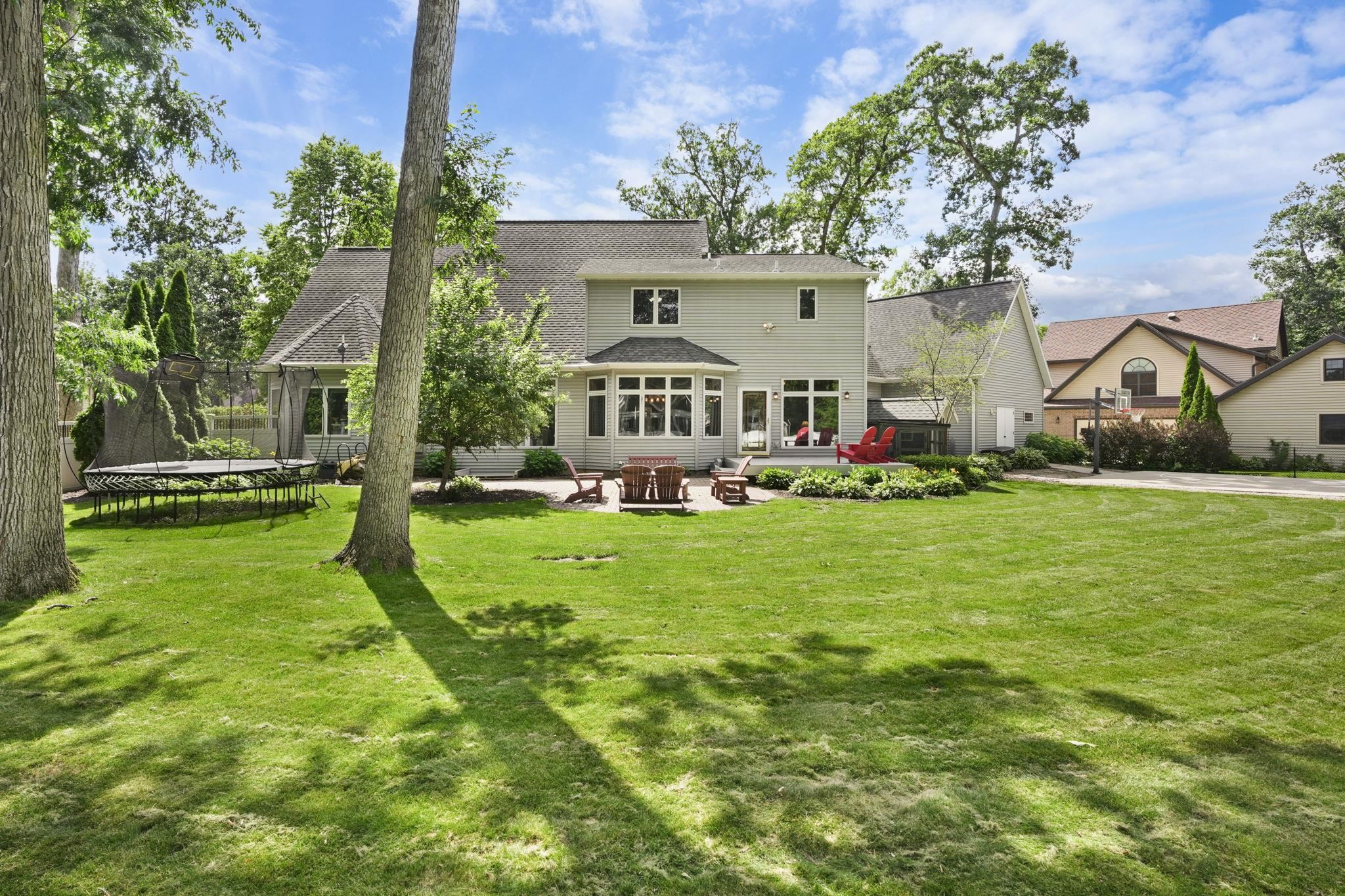 5960 Oak Hollow Drive