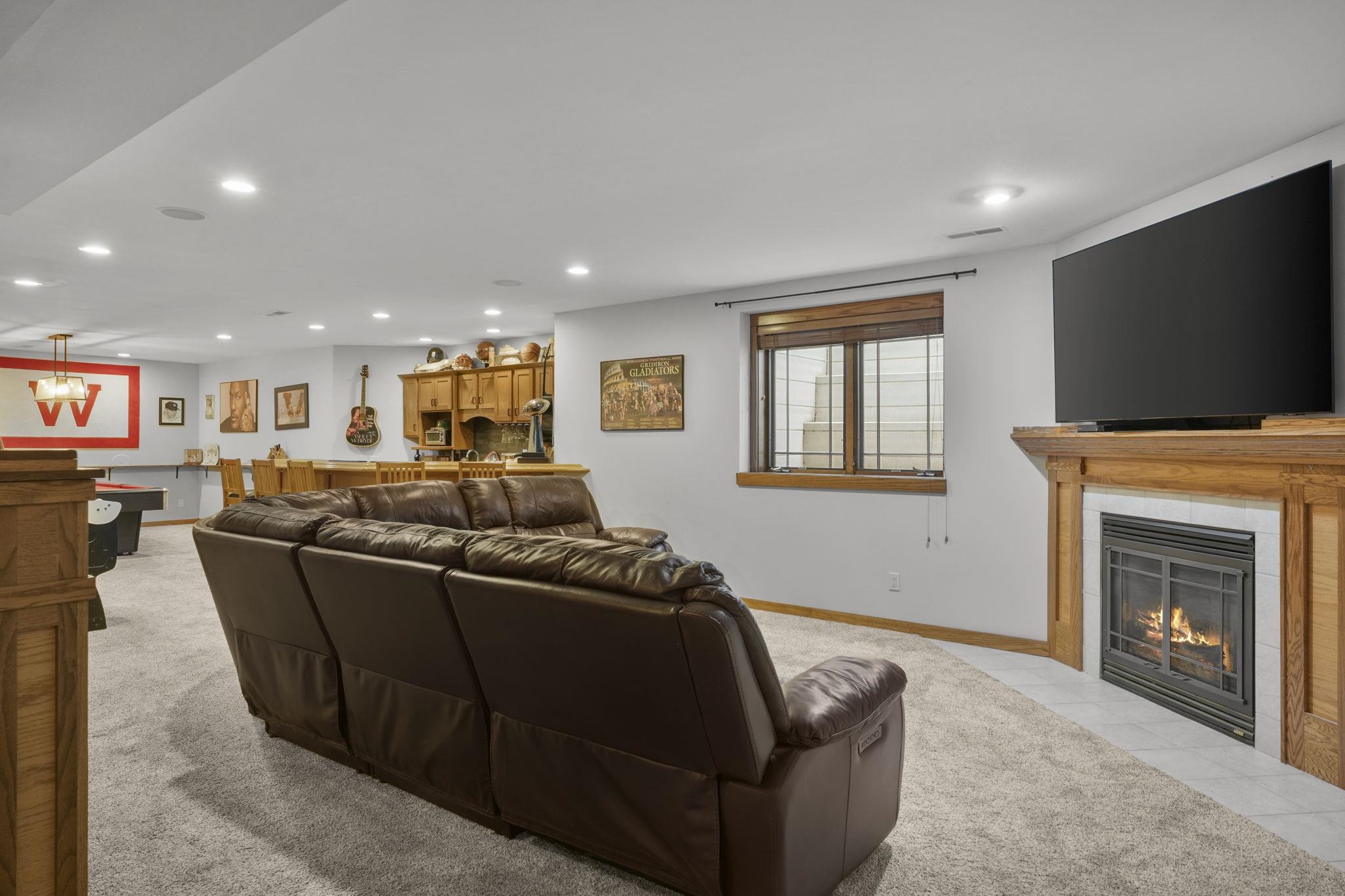 5960 Oak Hollow Drive