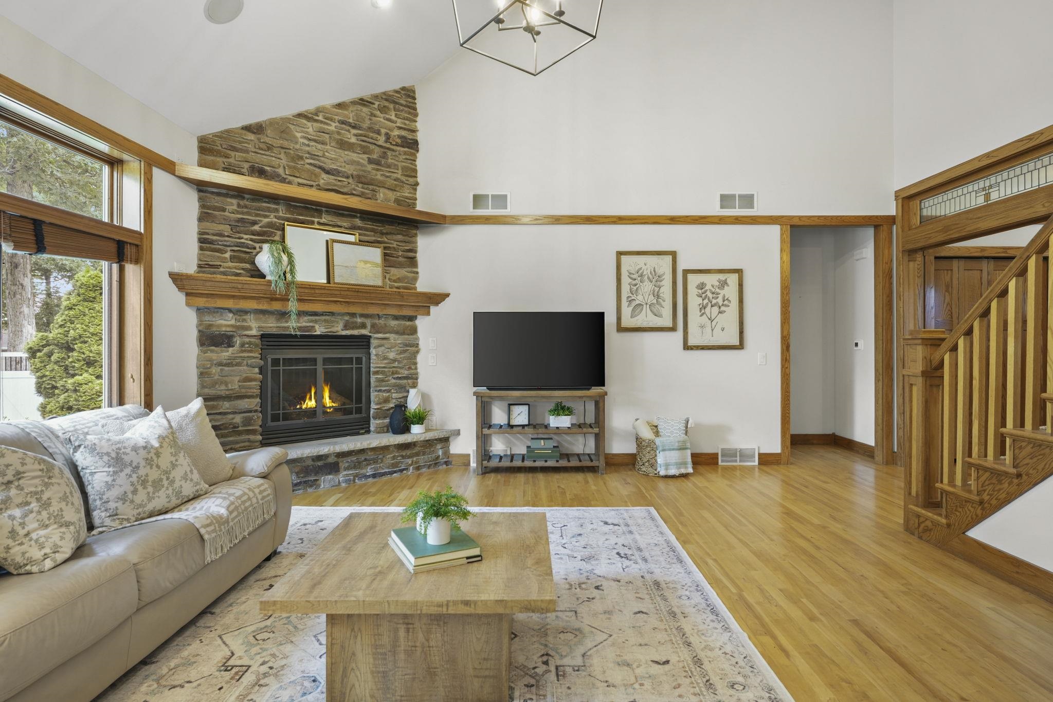 5960 Oak Hollow Drive