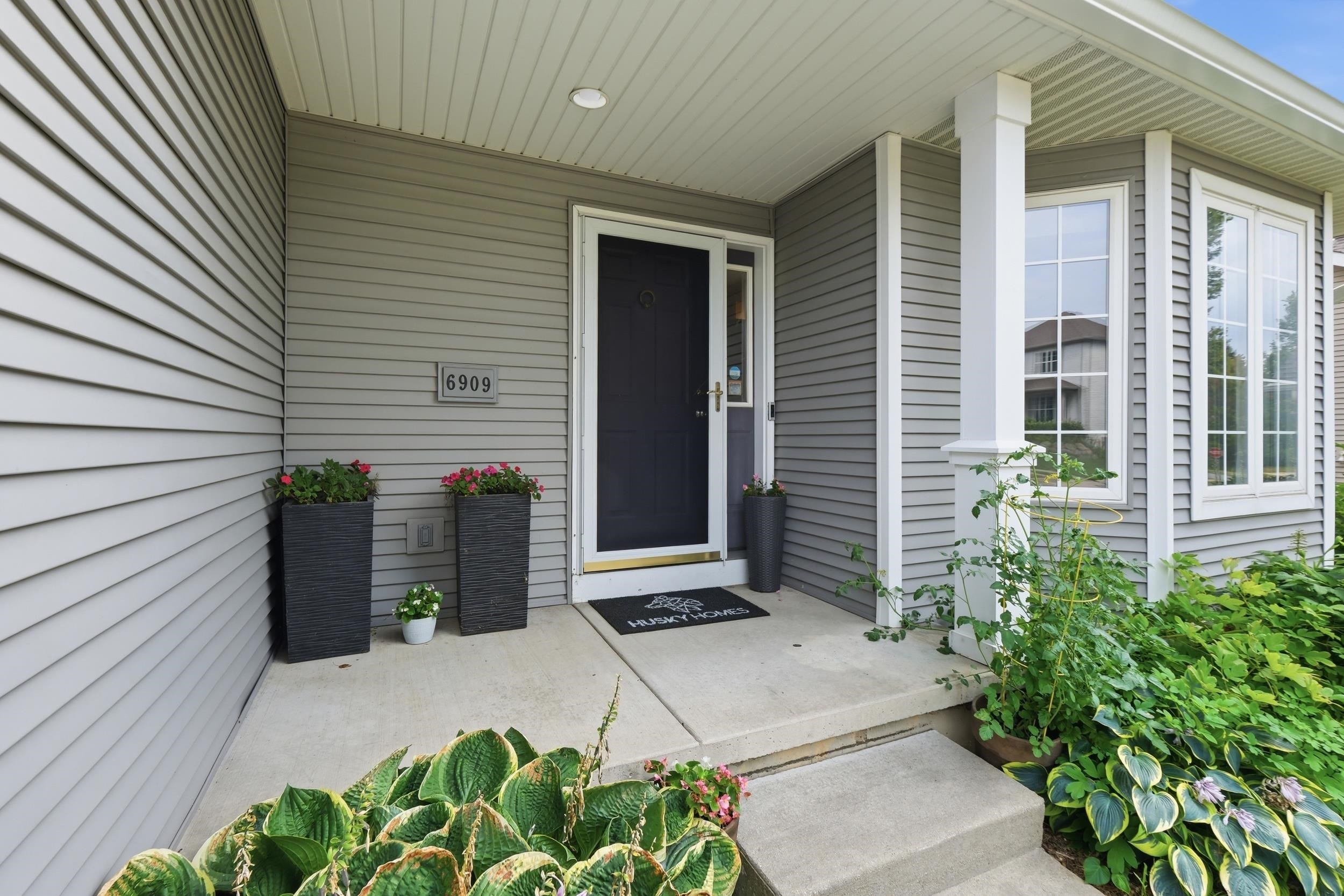 6909 Dominion Drive