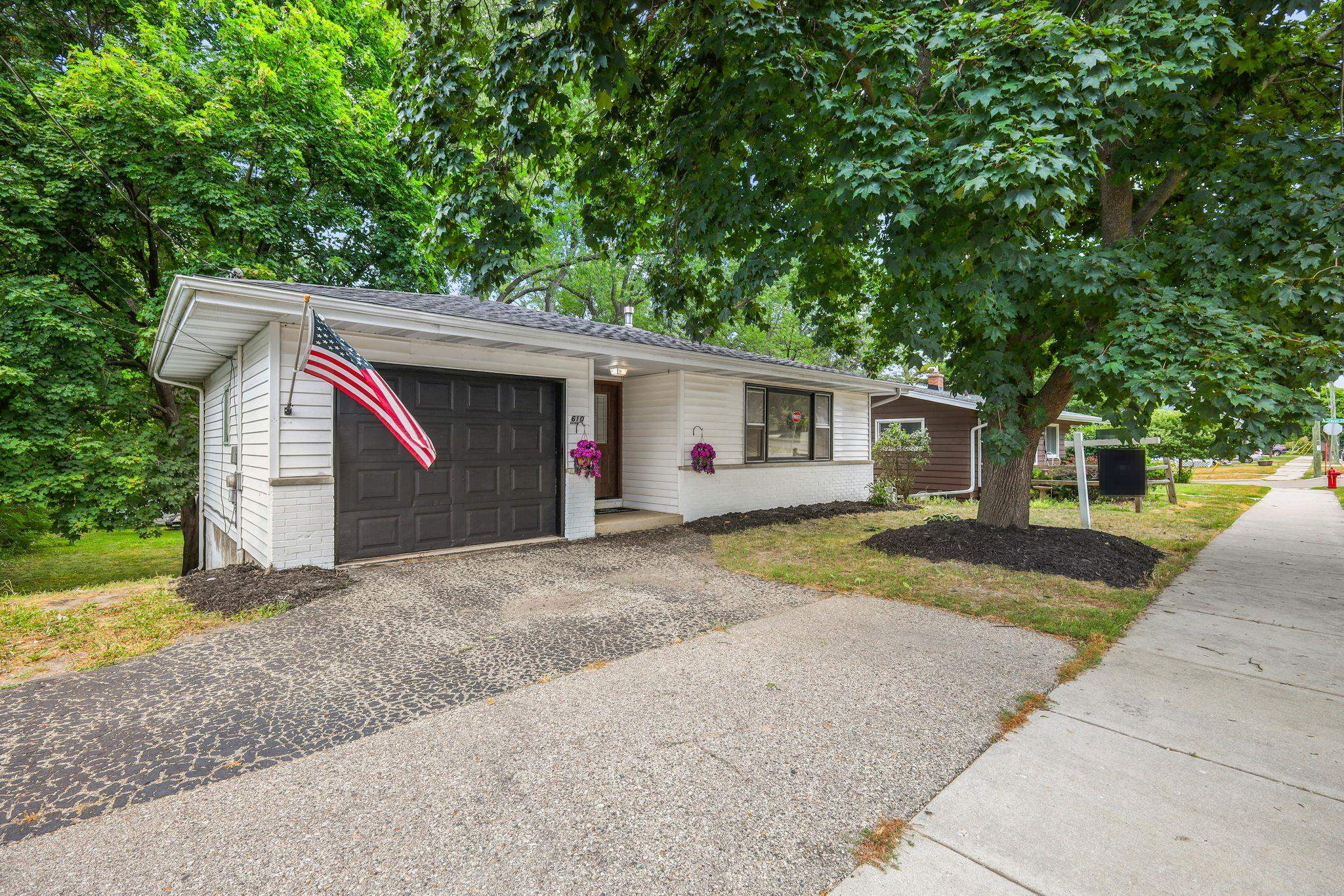 610 Clyde Street