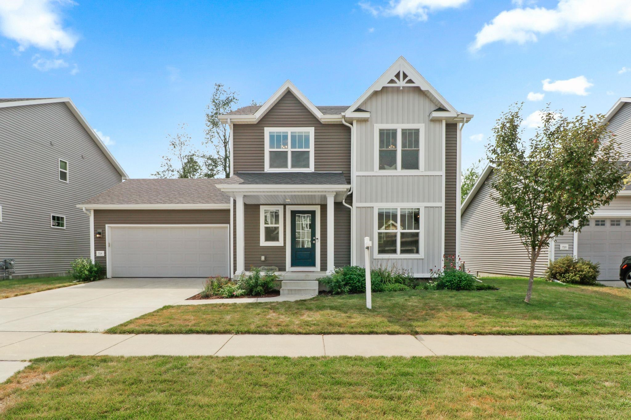 724 Crimson Leaf Lane