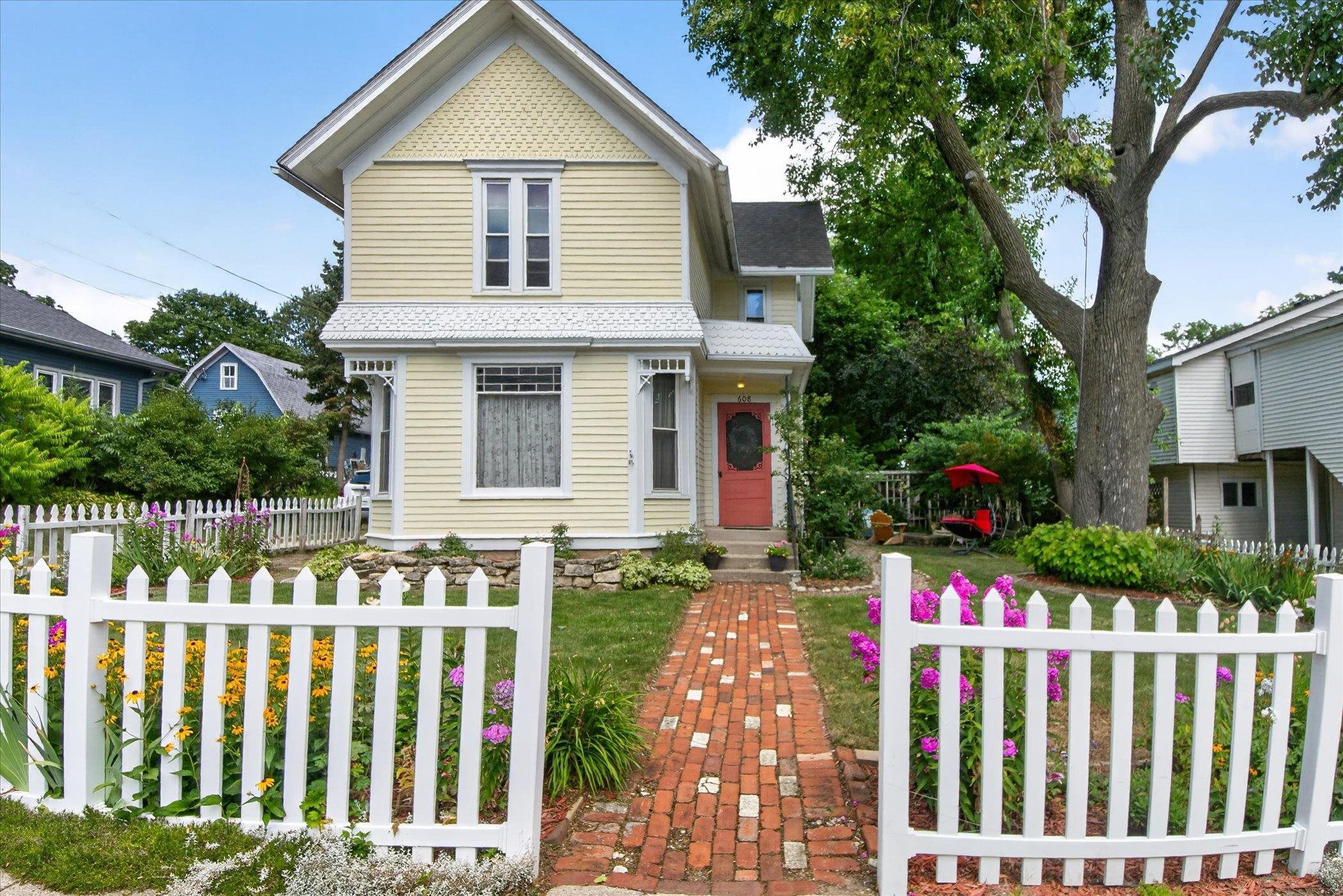 608 E High Street