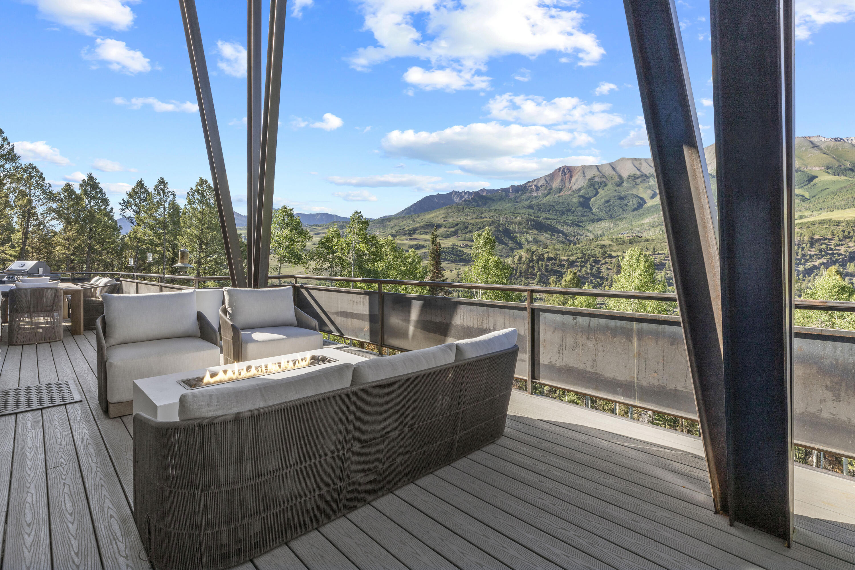 110 Lawson Overlook