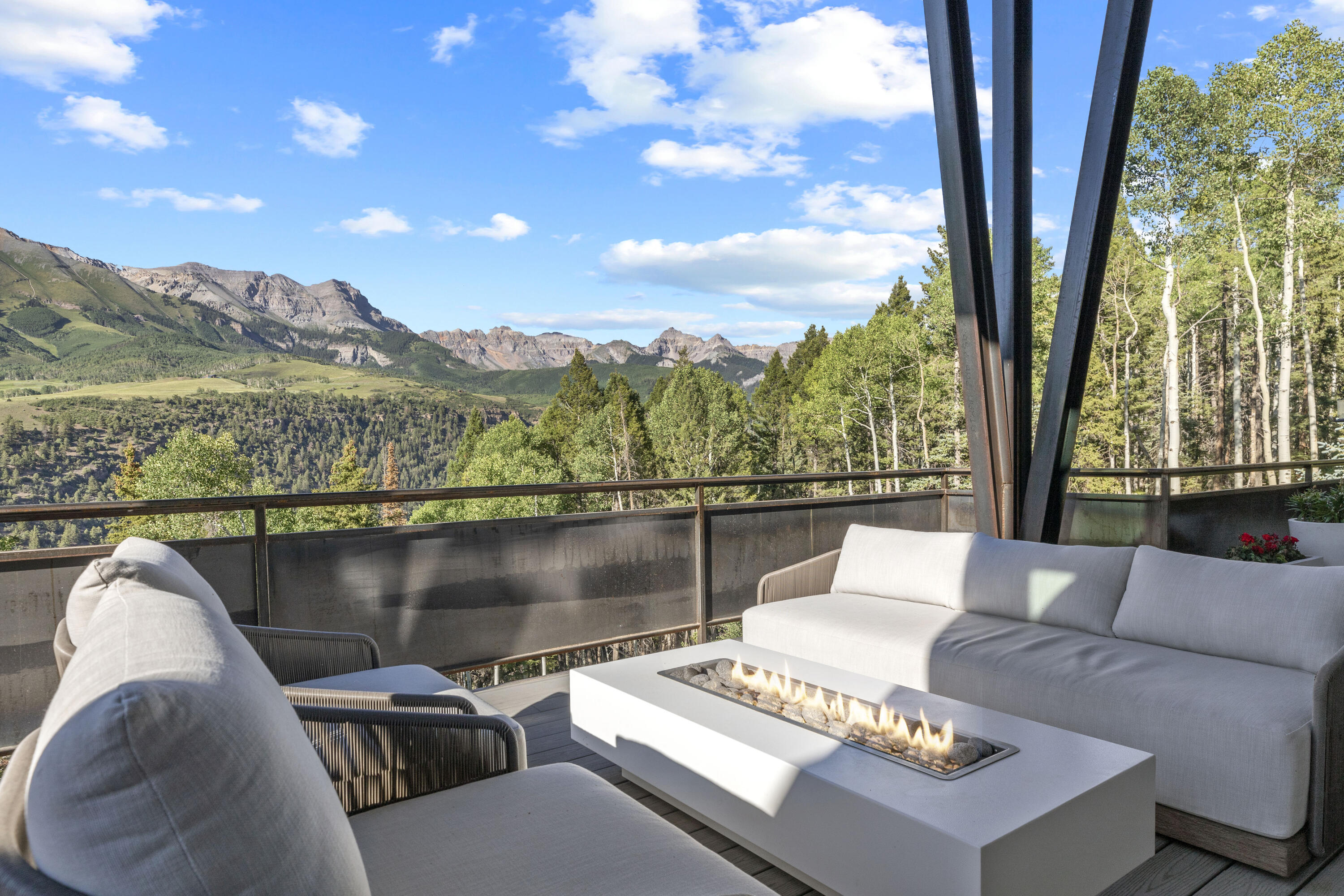 110 Lawson Overlook