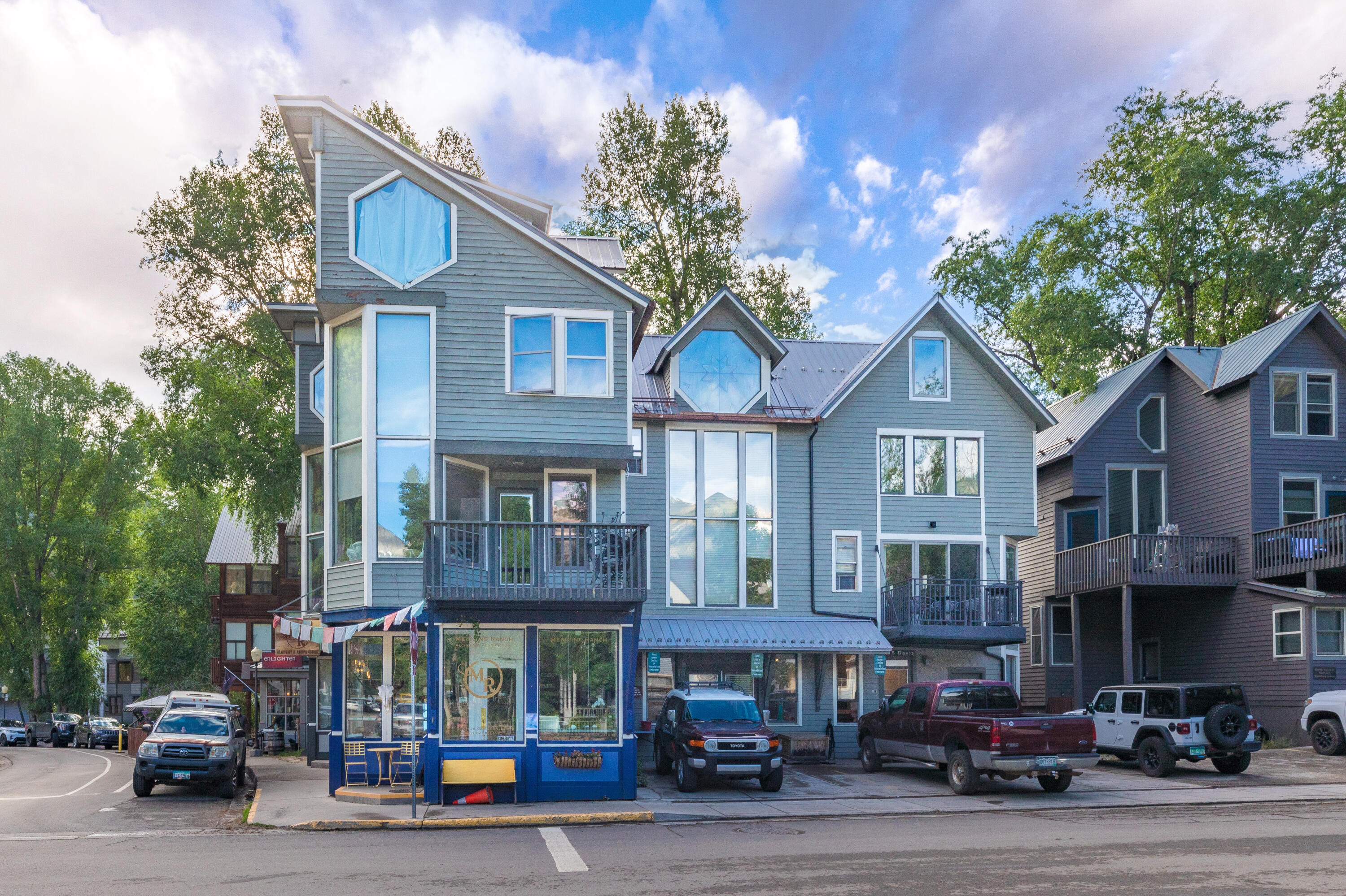 615 W Pacific Avenue