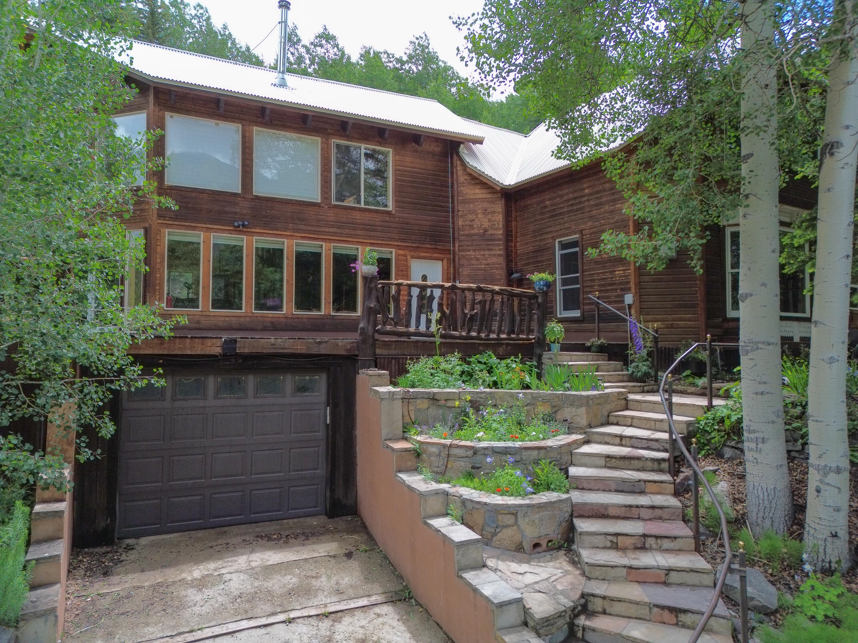 301 E Mantz Avenue