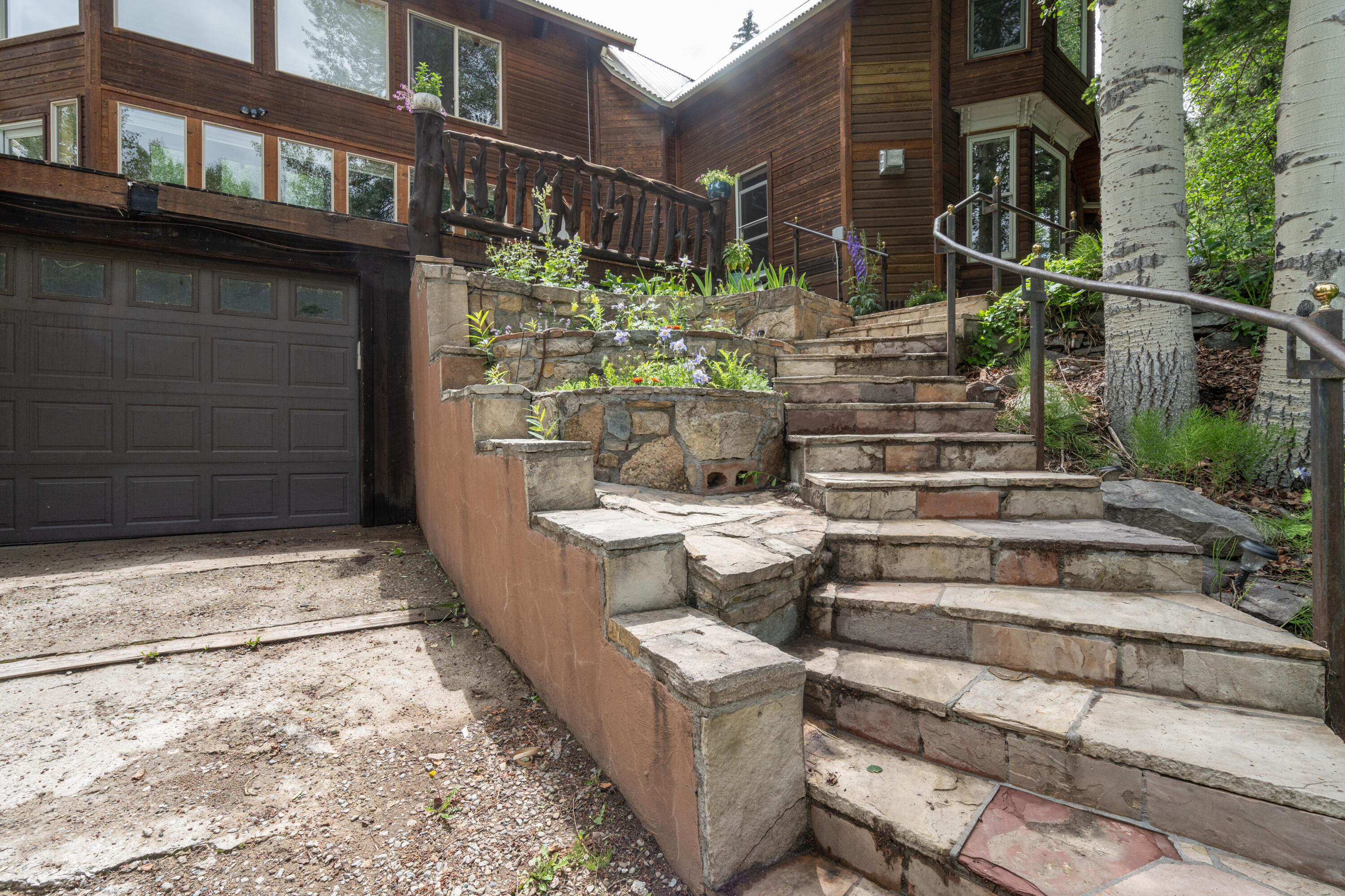 301 E Mantz Avenue