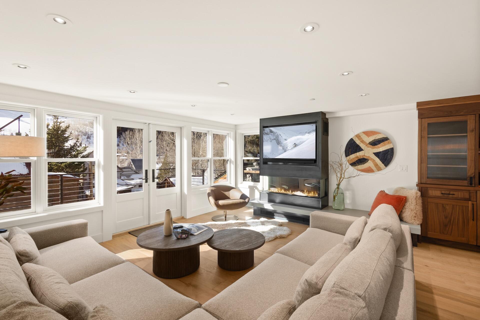 438 W Columbia Avenue