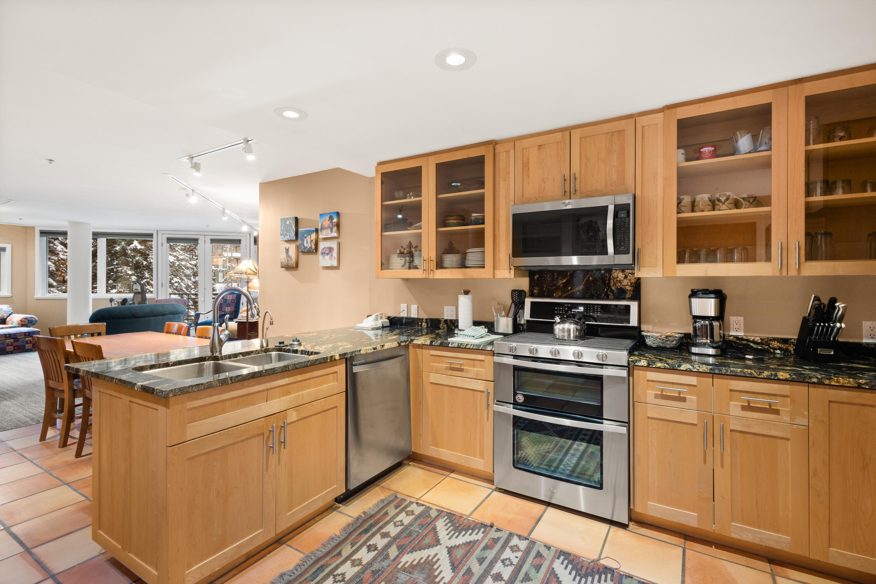 301 S Pine Street, door 219 205