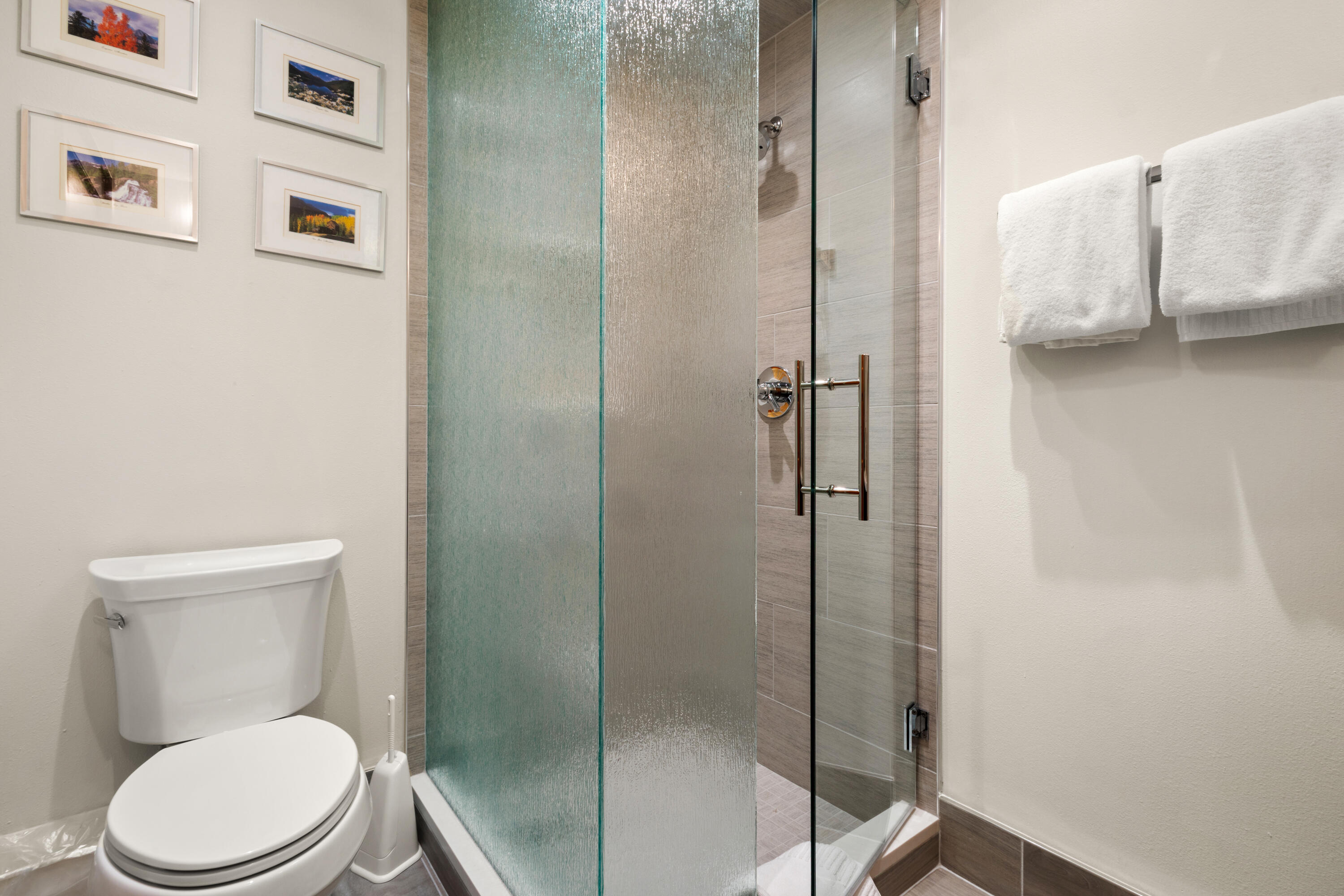 301 S Pine Street, door 219 205