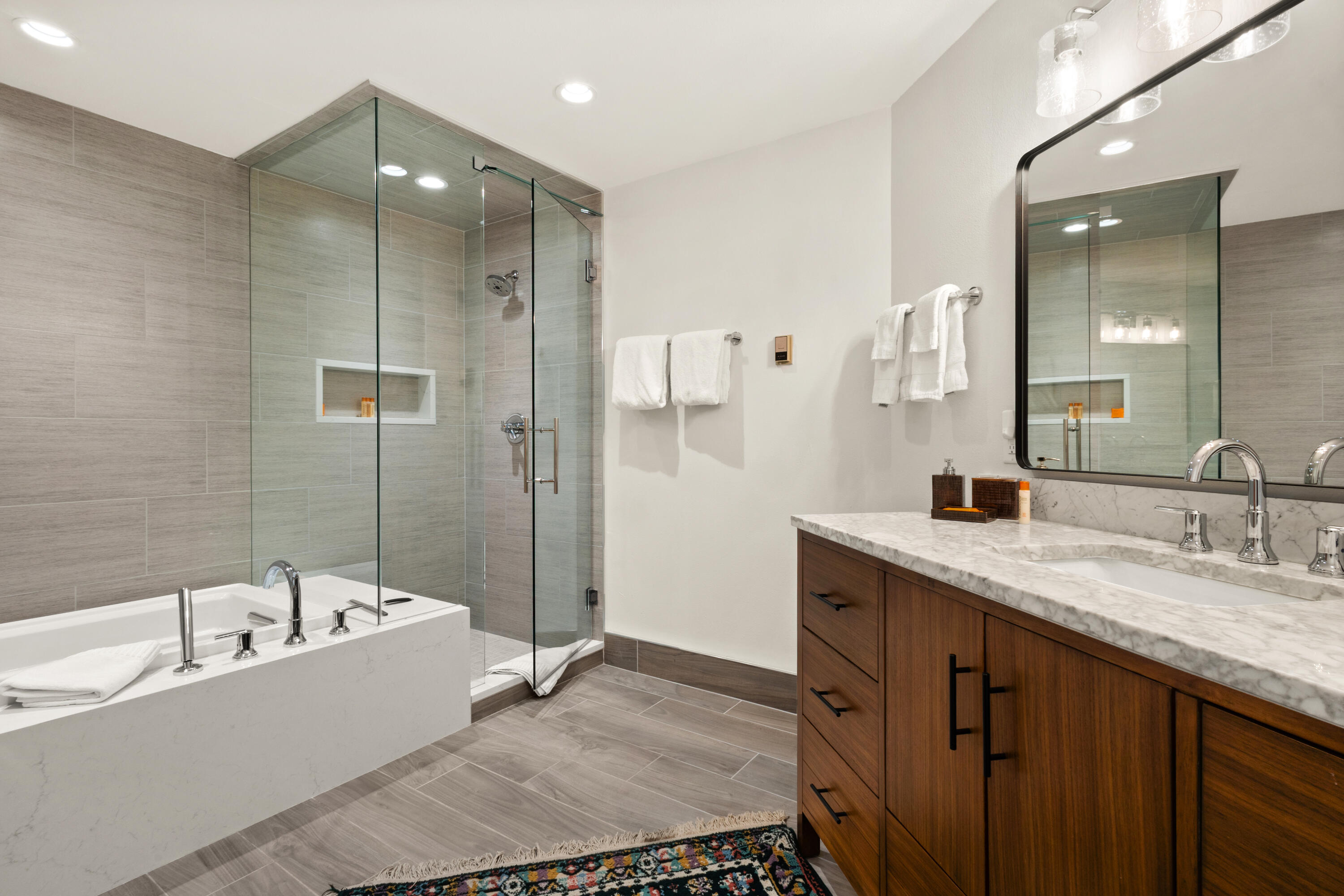 301 S Pine Street, door 219 205