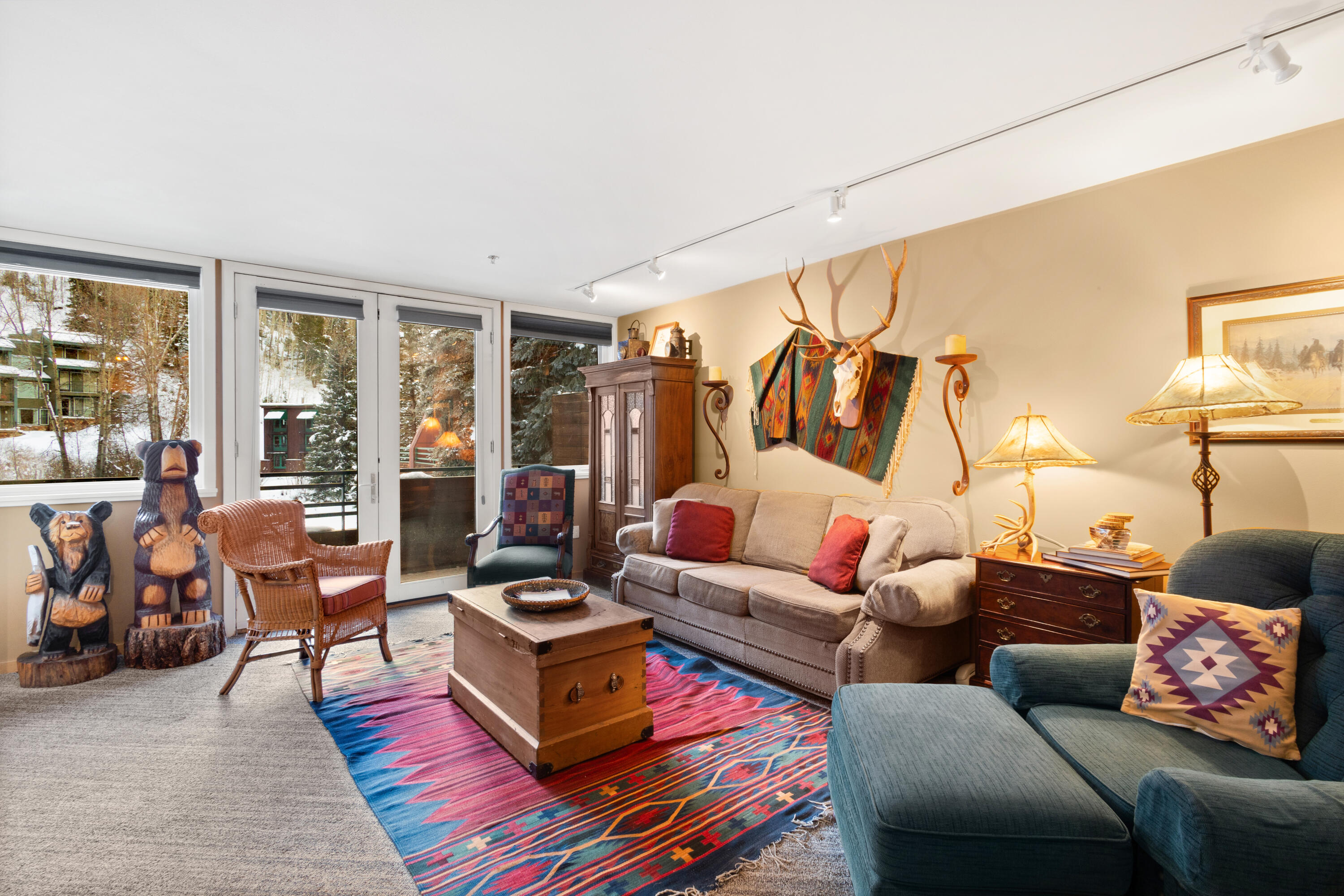 301 S Pine Street, door 219 205