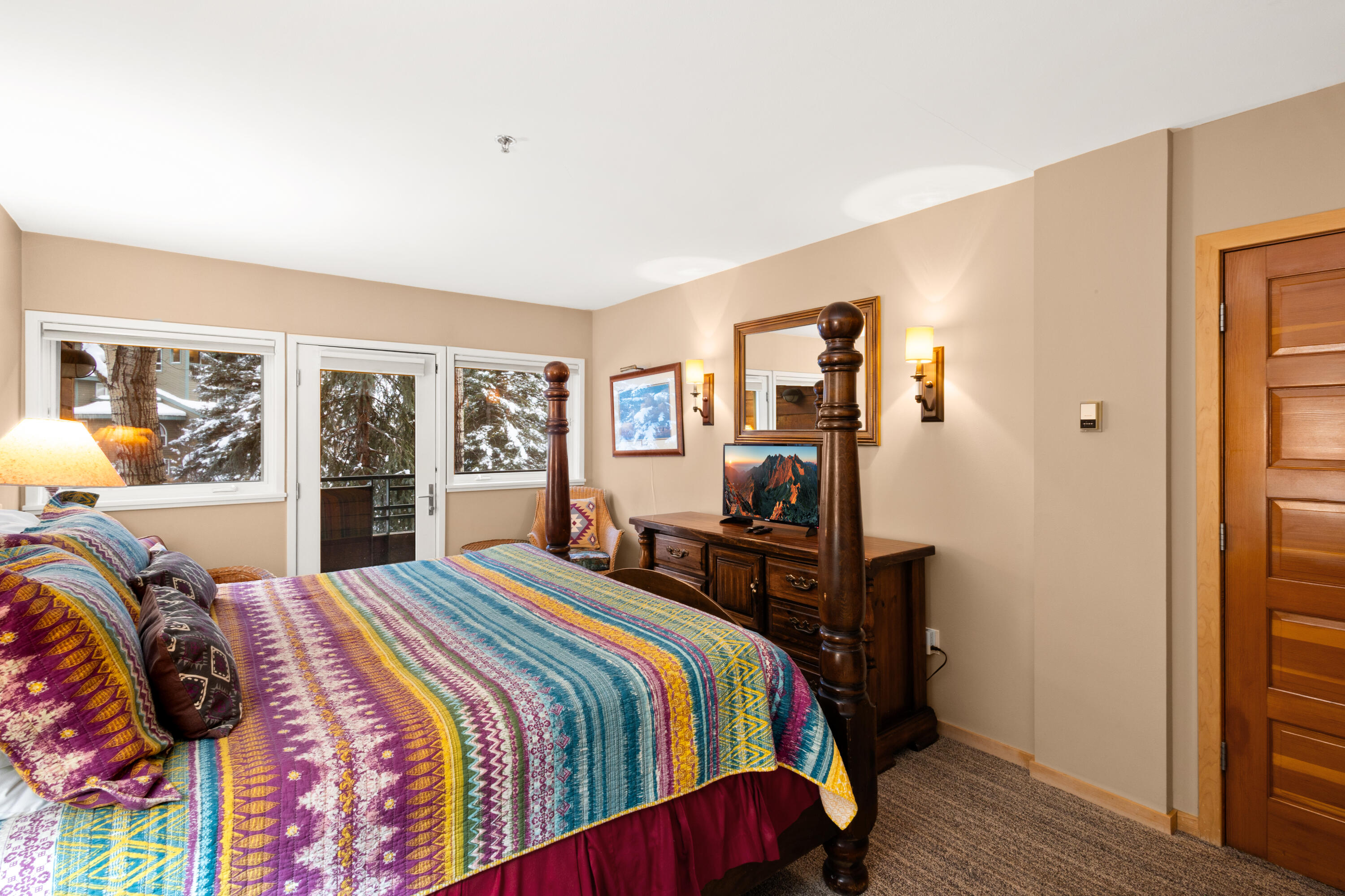 301 S Pine Street, door 219 205