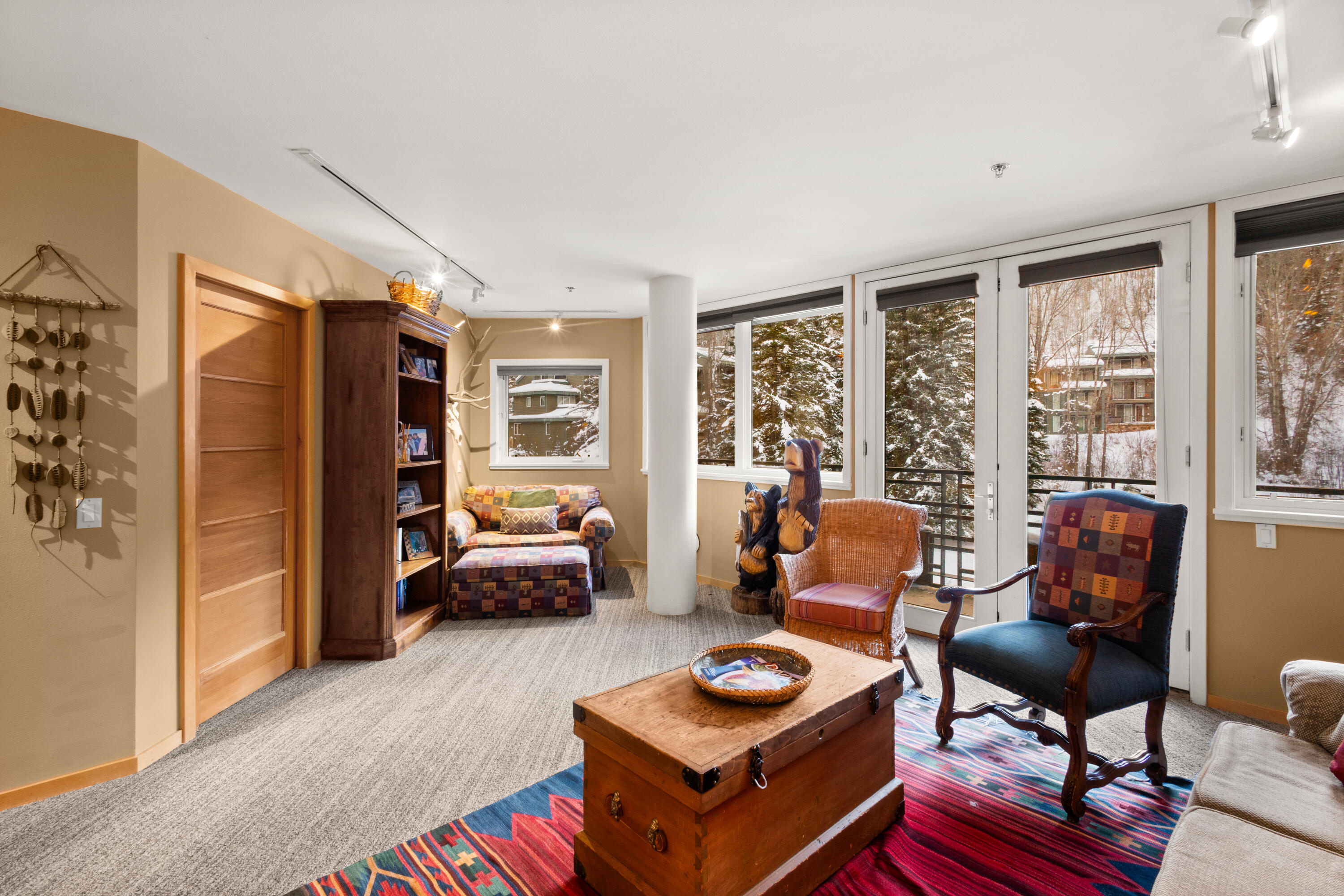301 S Pine Street, door 219 205