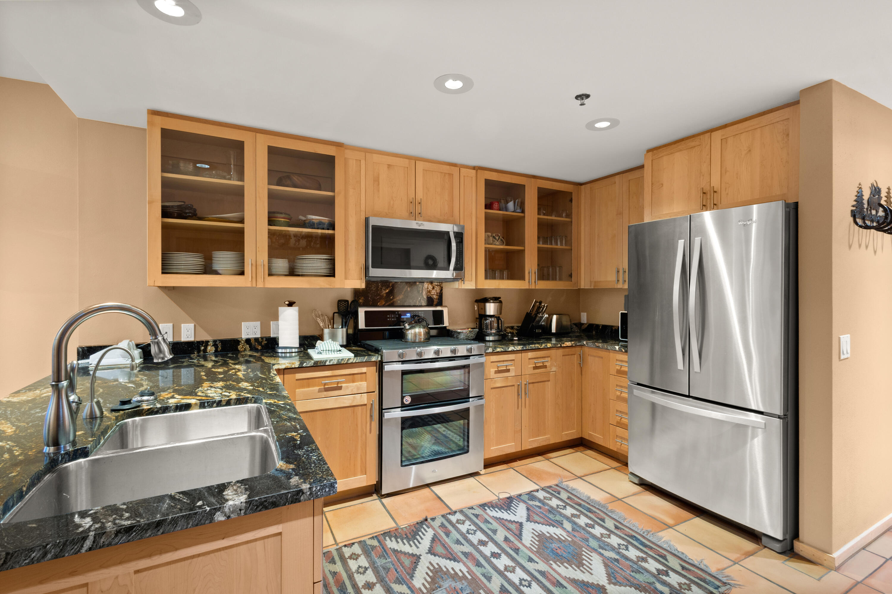 301 S Pine Street, door 219 205