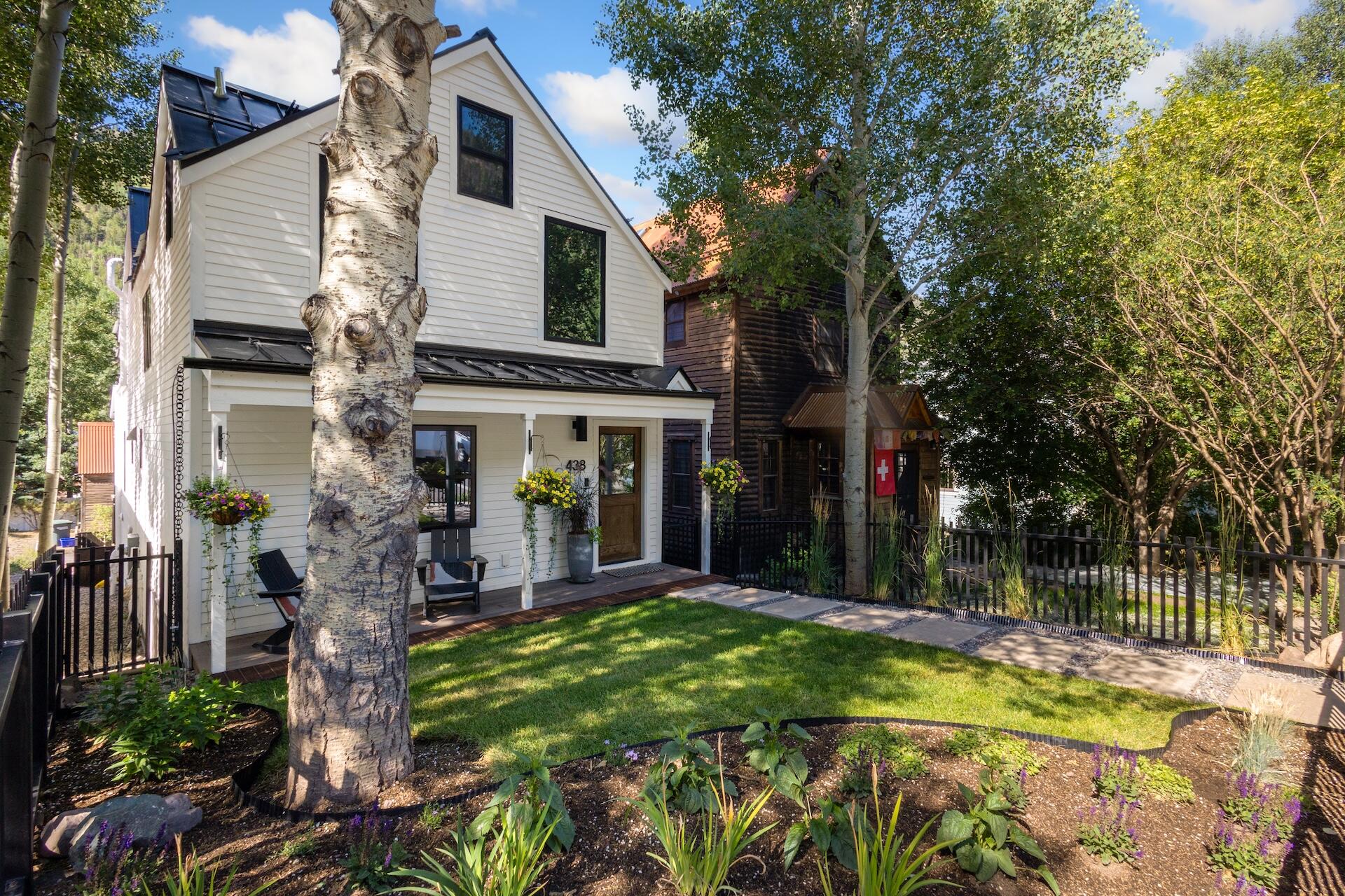 438 W Columbia Avenue