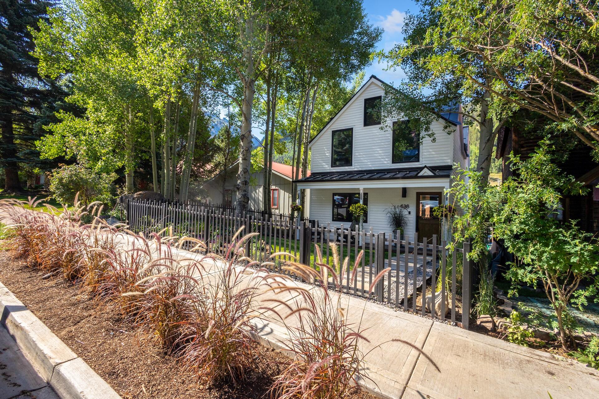 438 W Columbia Avenue