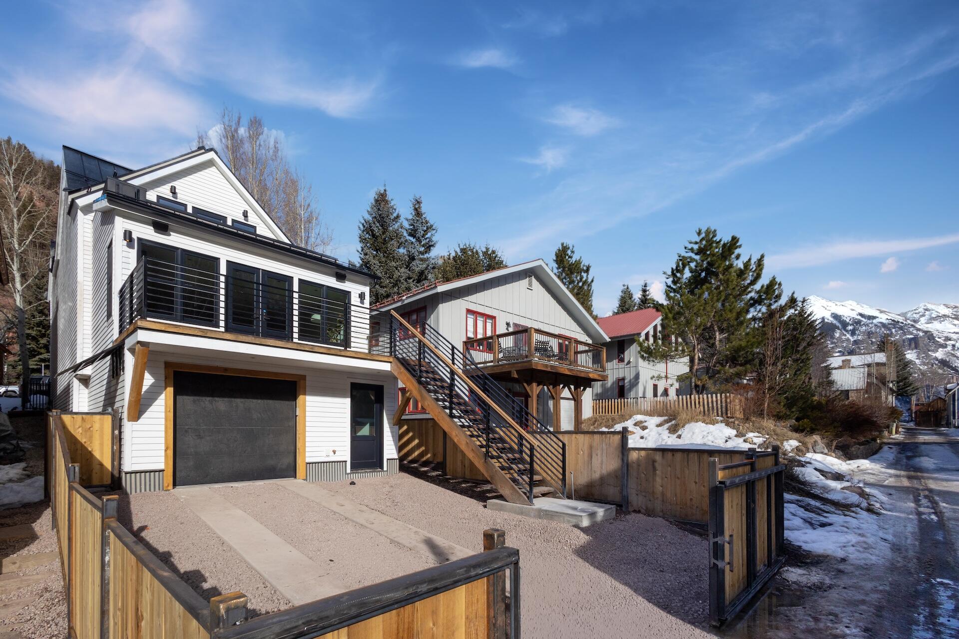 438 W Columbia Avenue