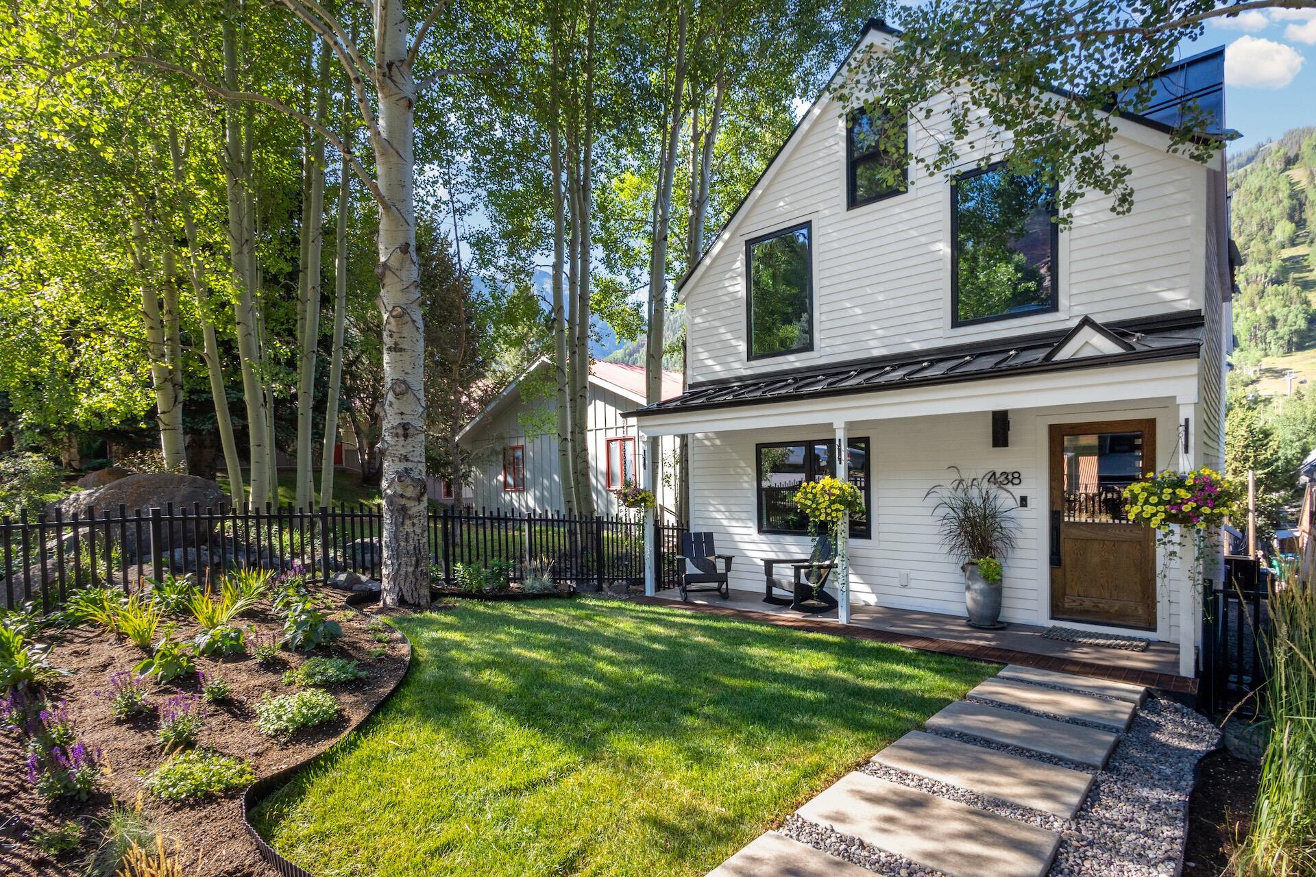 438 W Columbia Avenue