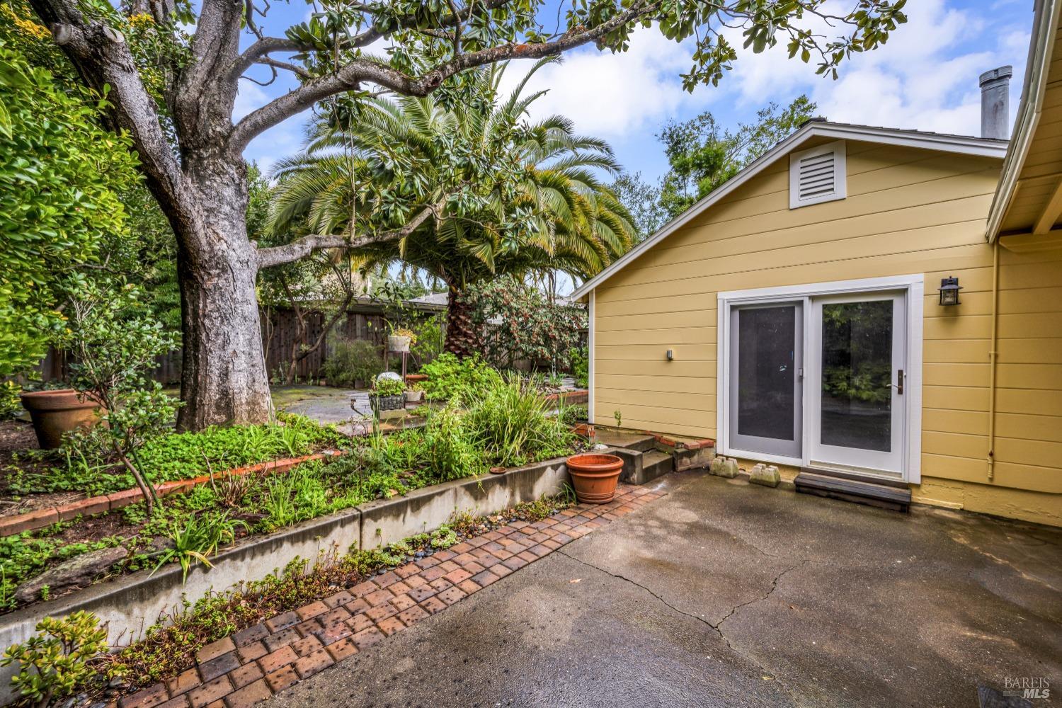 1007 Mountain View Ave