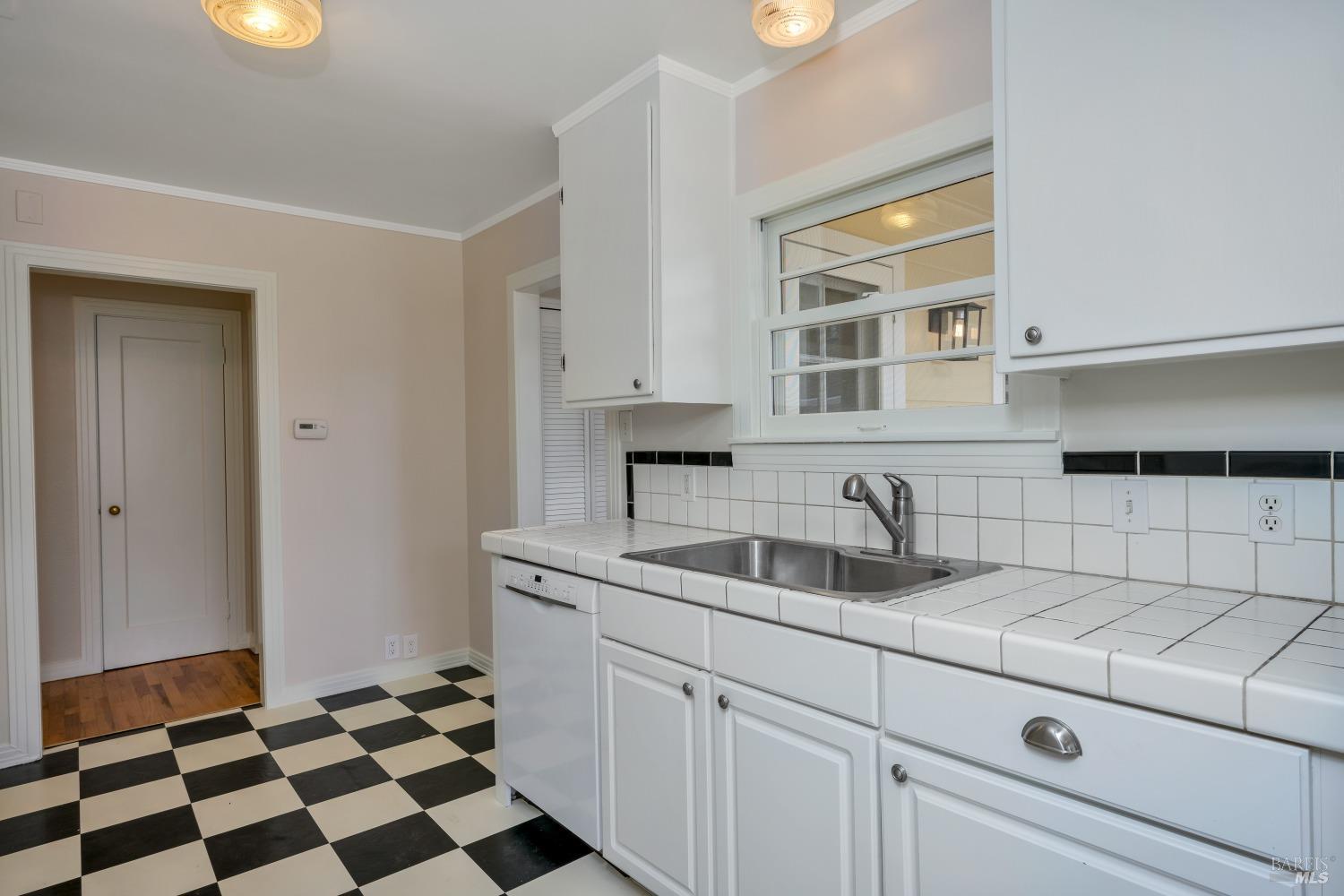 1007 Mountain View Ave