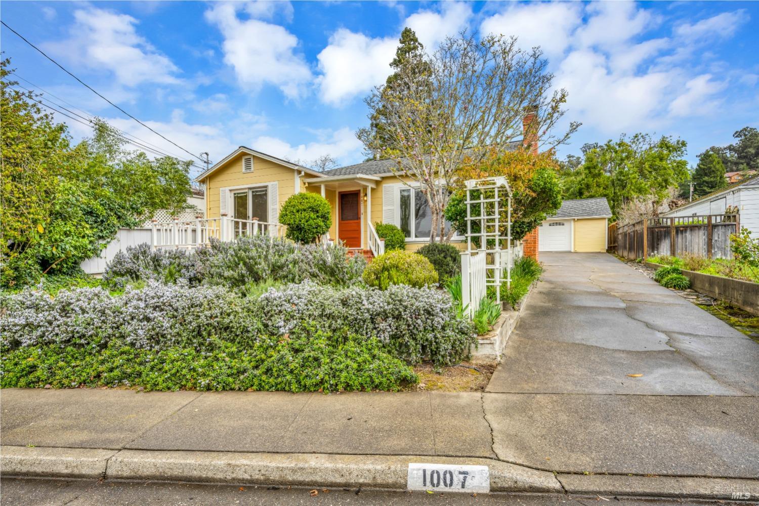 1007 Mountain View Ave