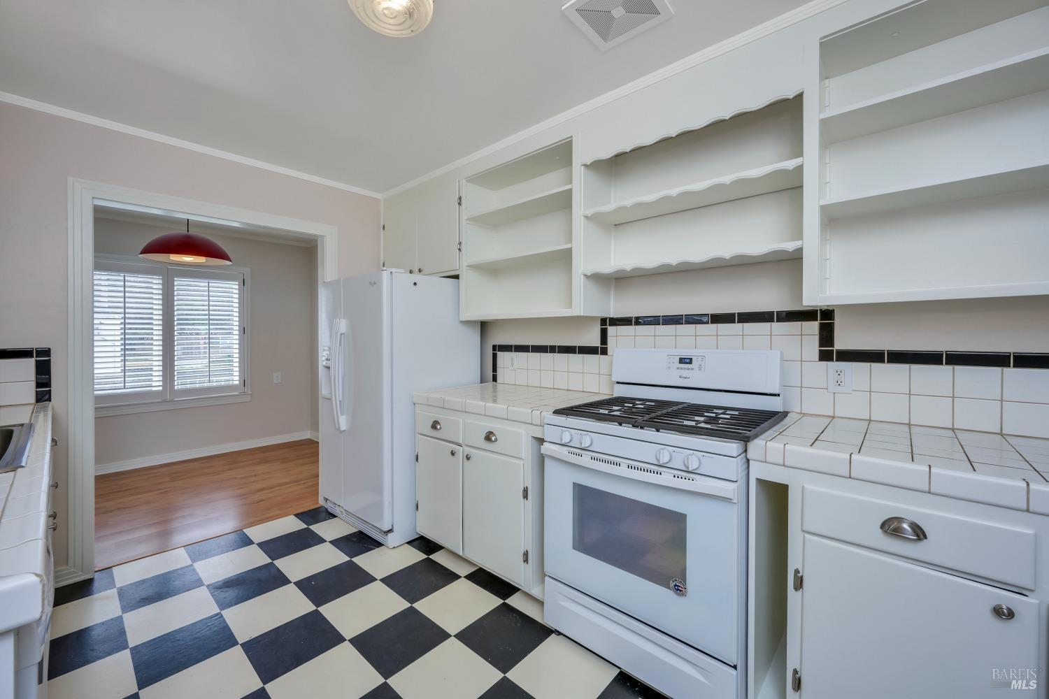 1007 Mountain View Ave