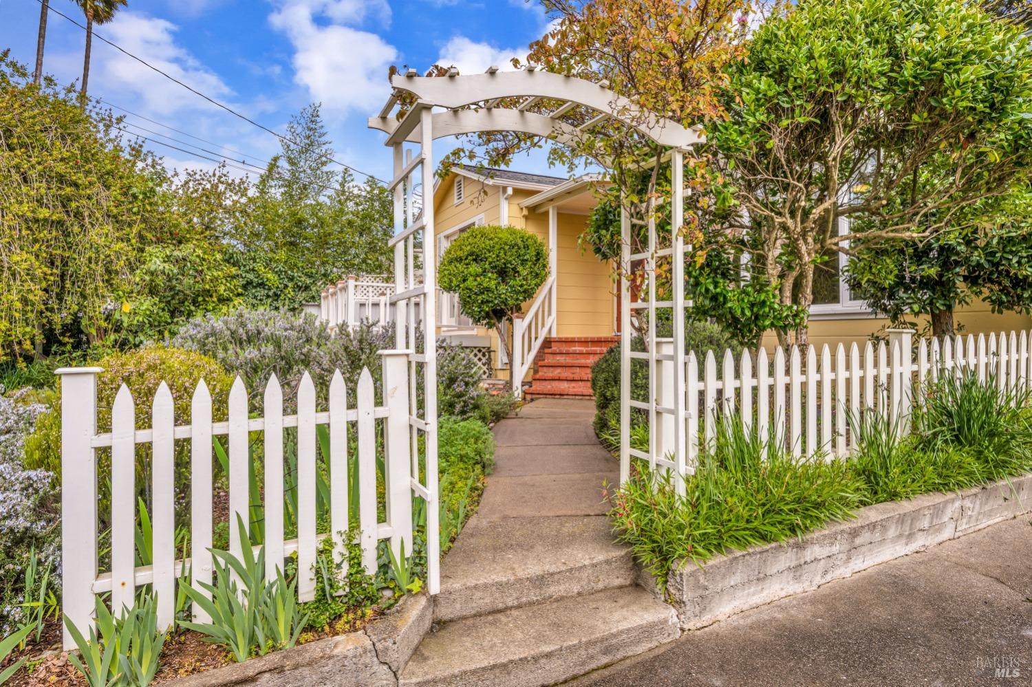 1007 Mountain View Ave