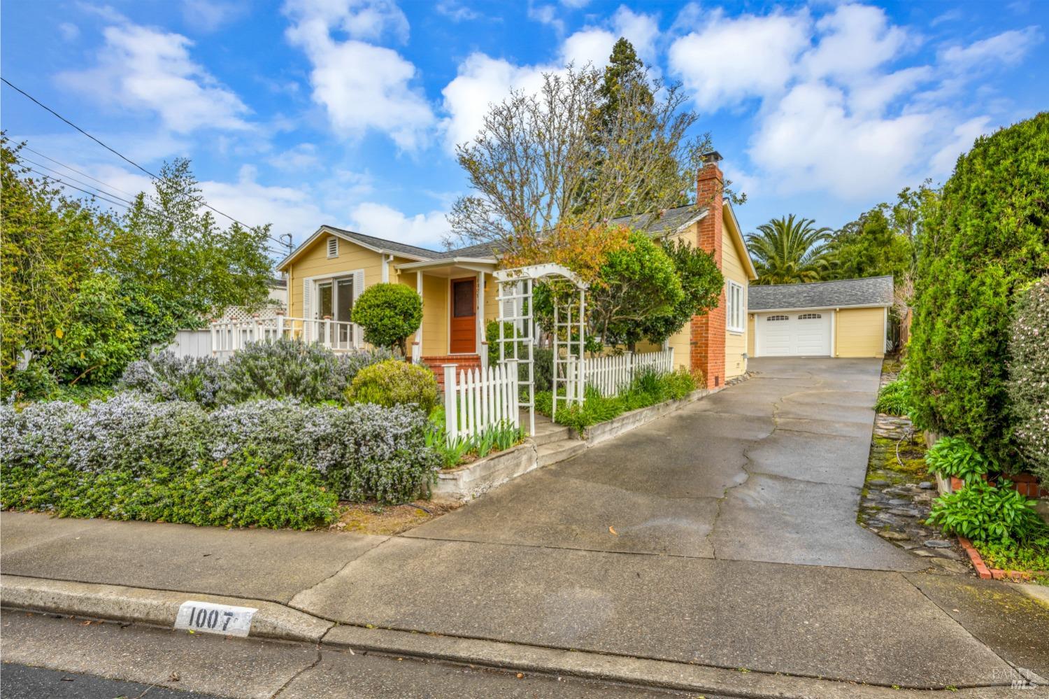 1007 Mountain View Ave