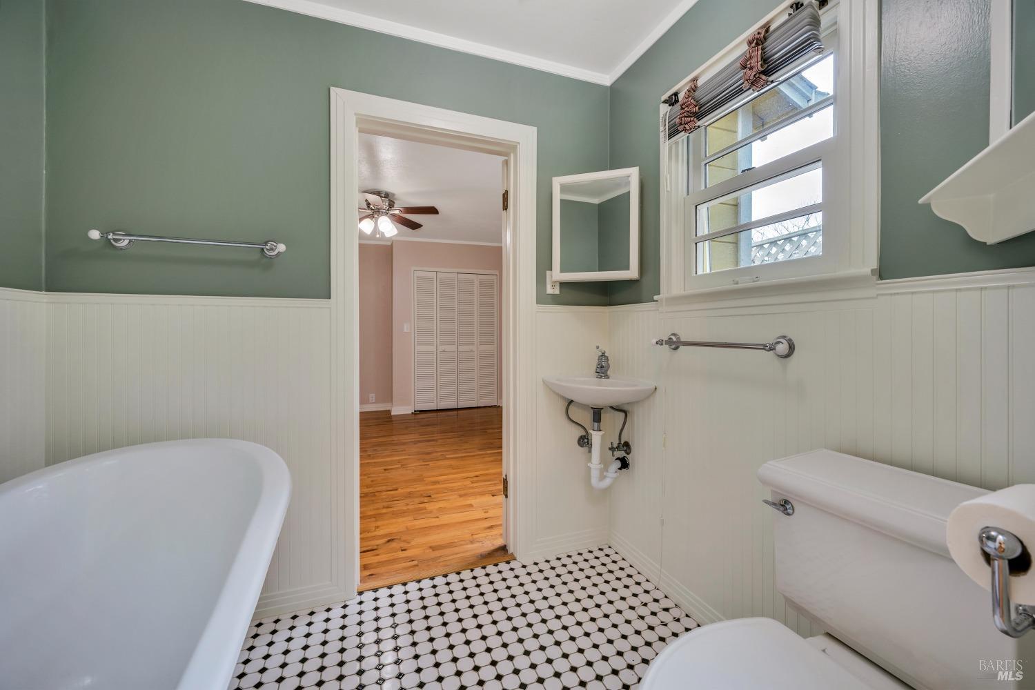 1007 Mountain View Ave